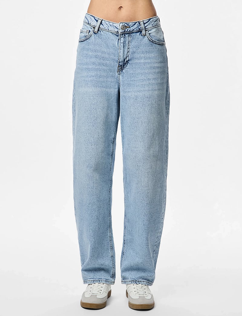 Pieces - PCGRACE MW BARREL ANK JEANS NOOS BC - barrel jeans - light blue denim - 4