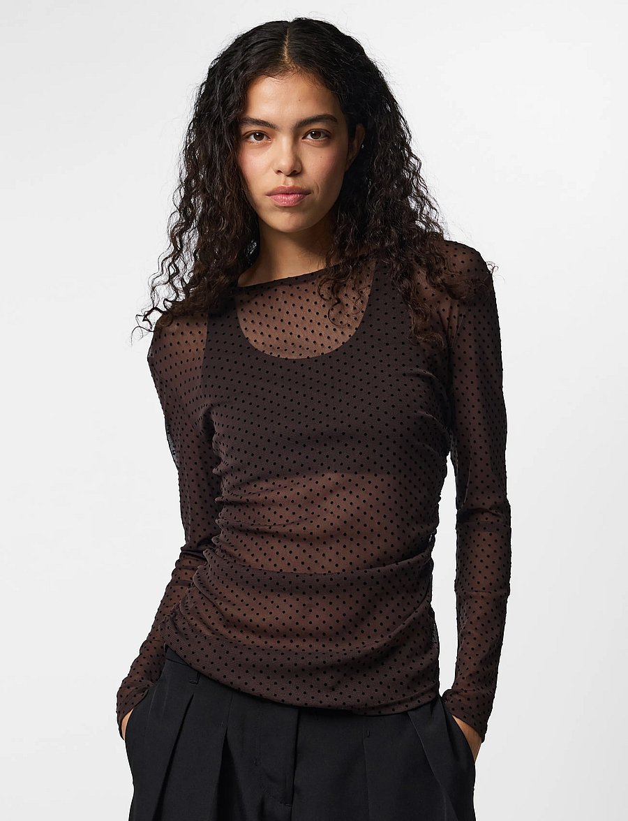 Pieces - PCBOBO LS MESH ROUCHING TOP JRS NOOS - långärmade toppar - hot fudge - 0