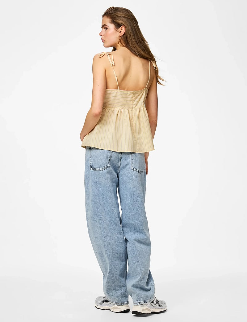 Pieces - PCAPRIL STRAP TOP WVN D2D PP - tanktops - french vanilla - 3