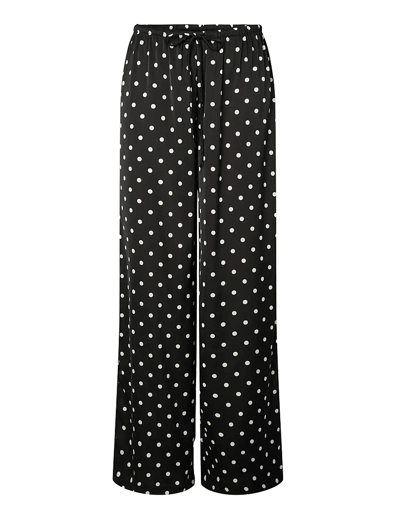 Pieces - PCJYTTA MW STRAIGHT SATIN PANTS WVN D2D - straight leg hosen - black - 1