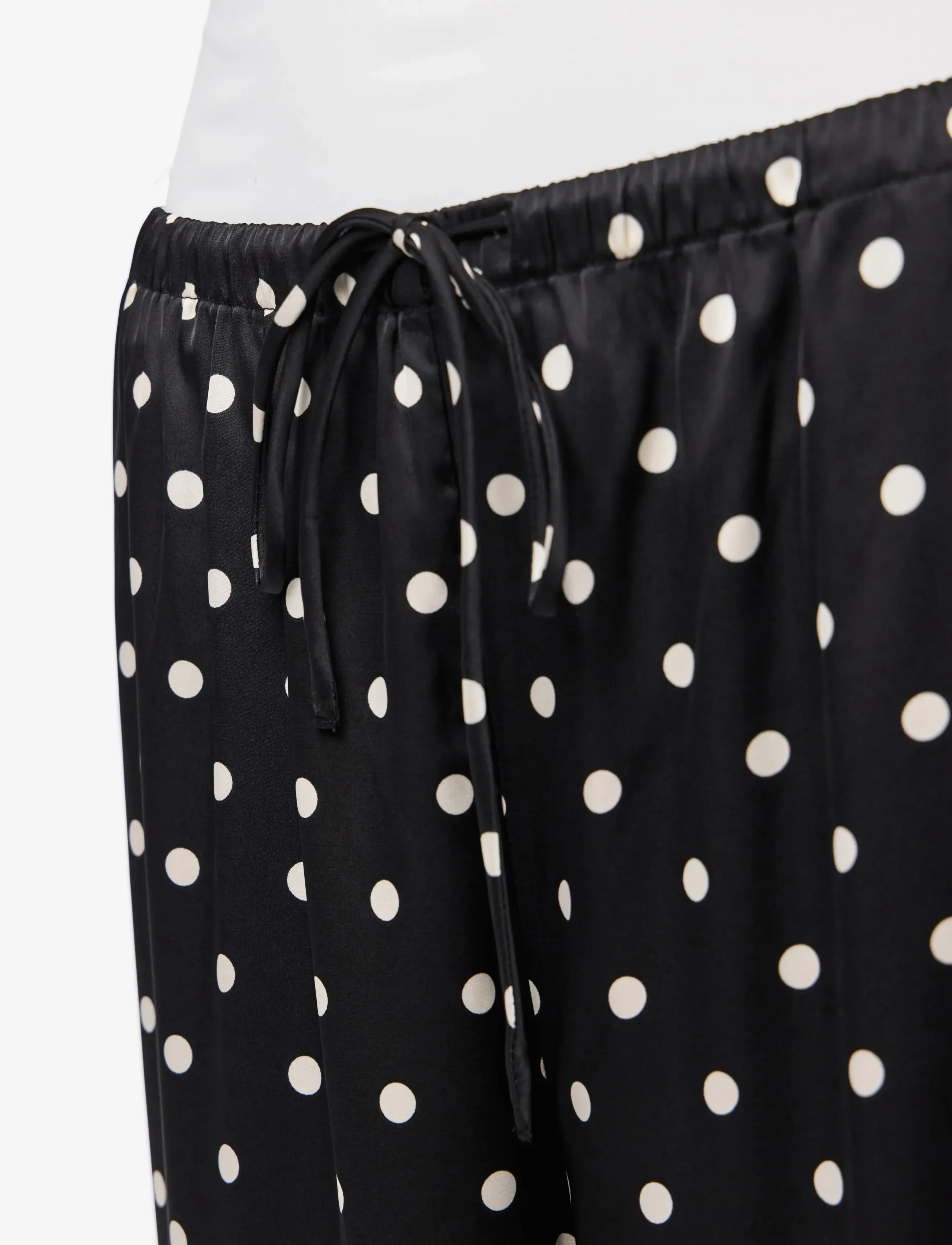 Pieces - PCJYTTA MW STRAIGHT SATIN PANTS WVN D2D - bikses ar taisnām starām - black - 5