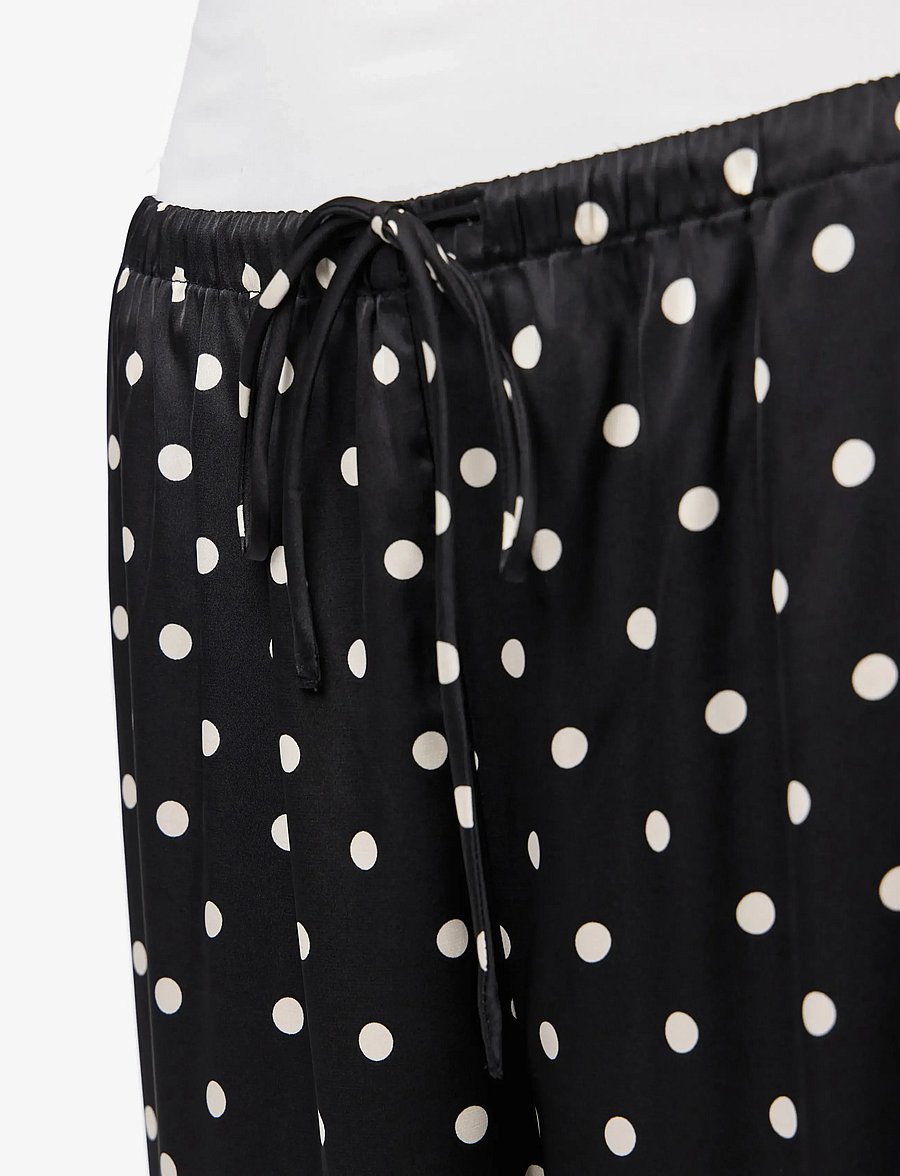 Pieces - PCJYTTA MW STRAIGHT SATIN PANTS WVN D2D - bikses ar taisnām starām - black - 5