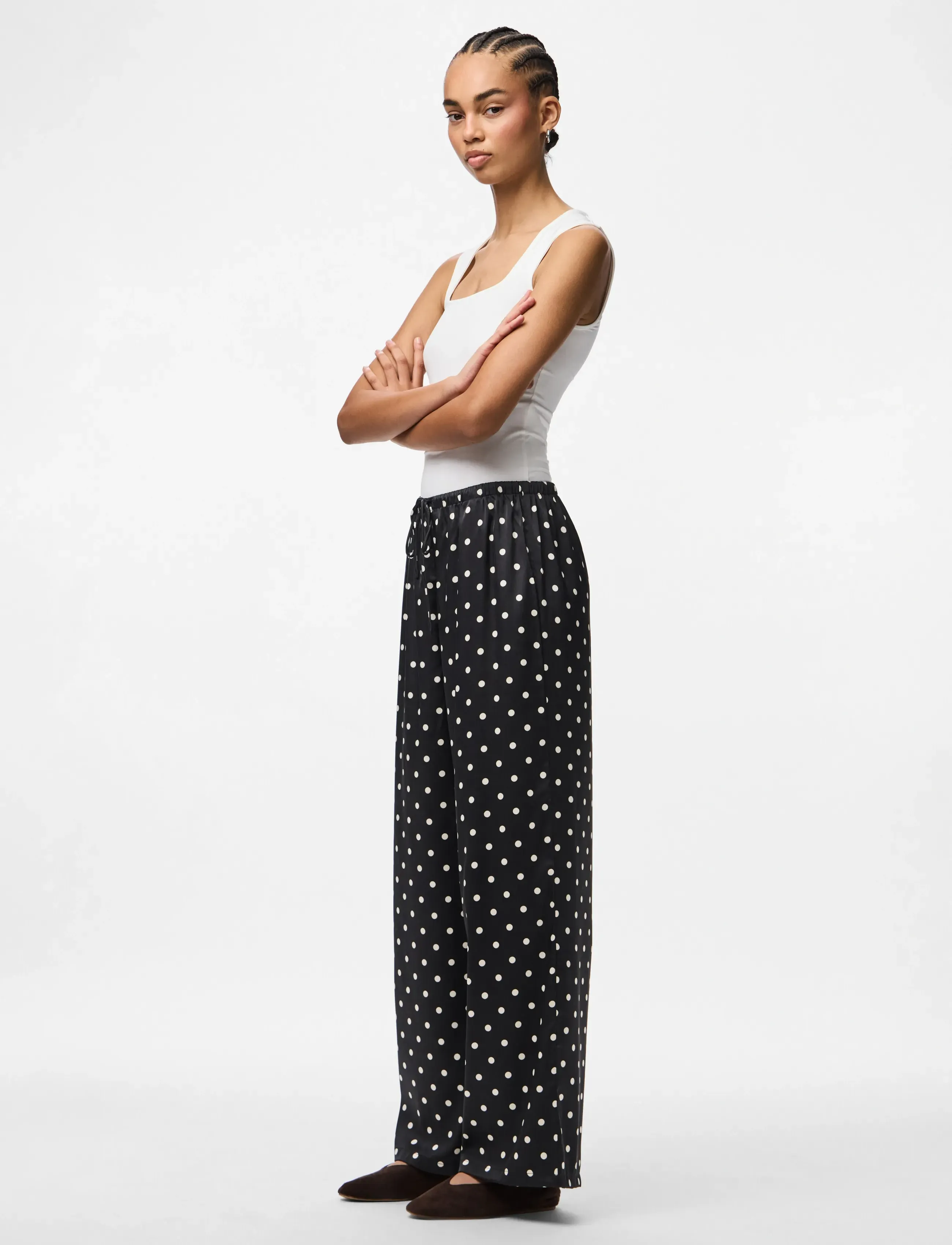 PIECES Pcjytta Mw Straight Satin Pants Wvn D2D kostymbyxor dam – bild 5