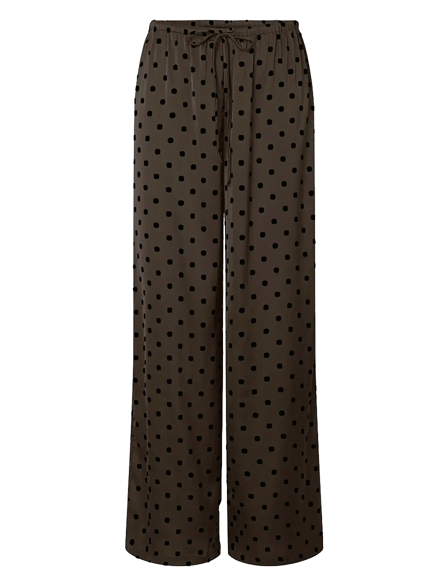Pieces - PCJYTTA MW STRAIGHT SATIN PANTS WVN D2D - bukser med lige ben - hot fudge - 1