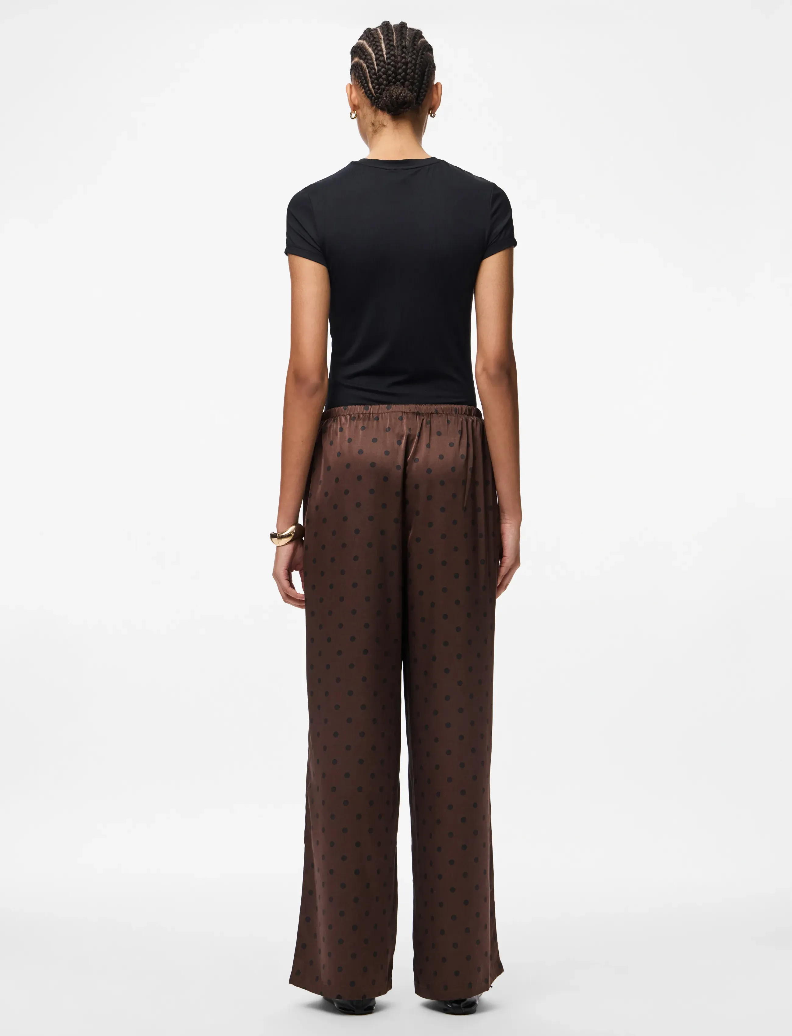 Pieces - PCJYTTA MW STRAIGHT SATIN PANTS WVN D2D - bukser med lige ben - hot fudge - 4