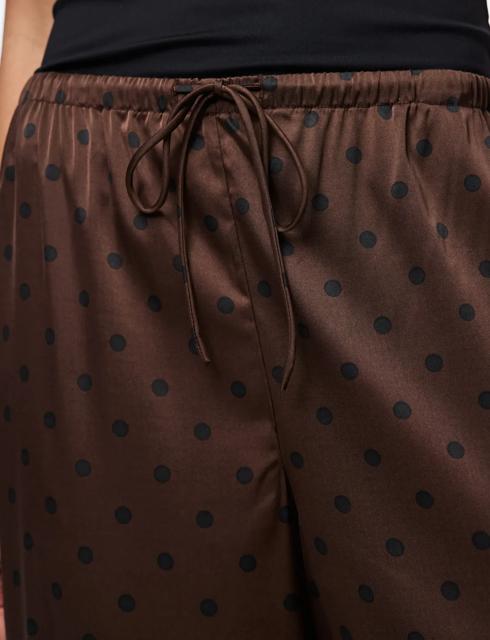 Pieces - PCJYTTA MW STRAIGHT SATIN PANTS WVN D2D - bukser med lige ben - hot fudge - 5