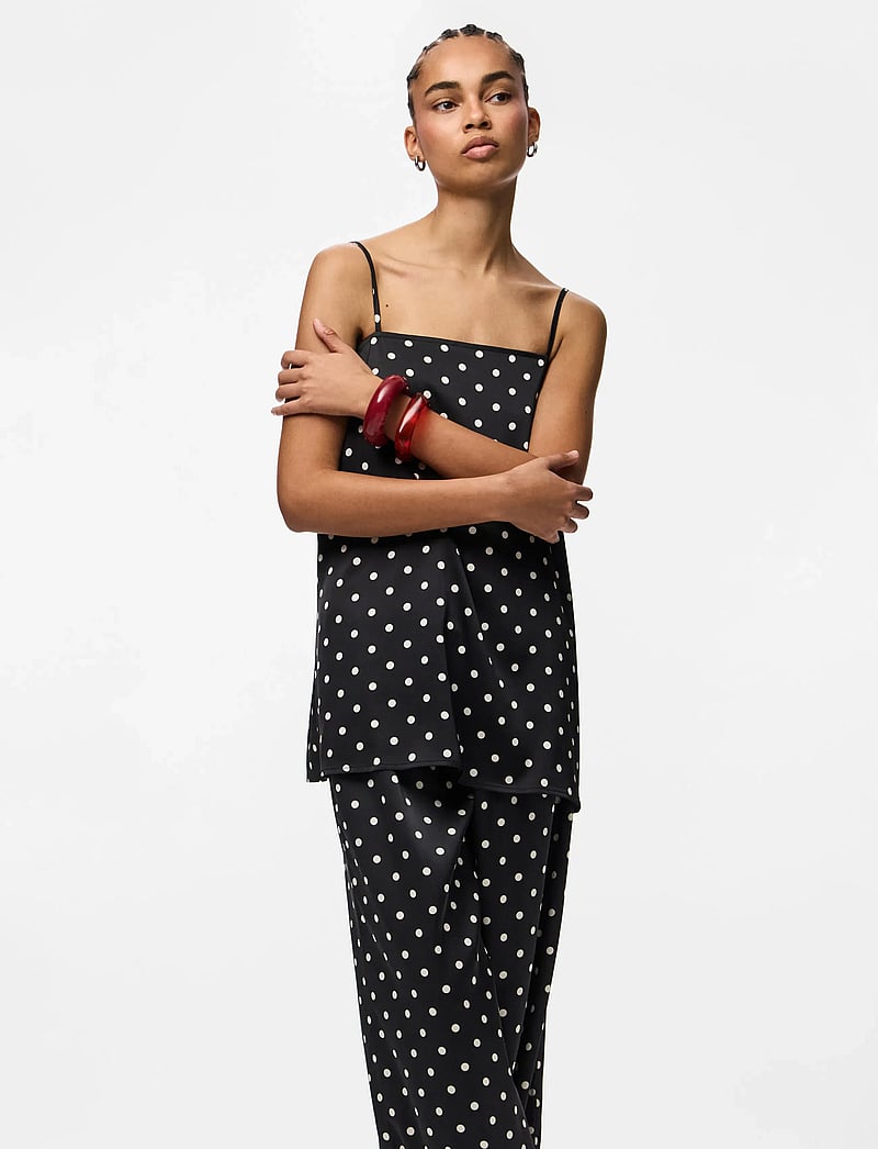 Pieces - PCJYTTA STRAP SATIN TOP WVN D2D - Ærmeløse bluser - black - 5