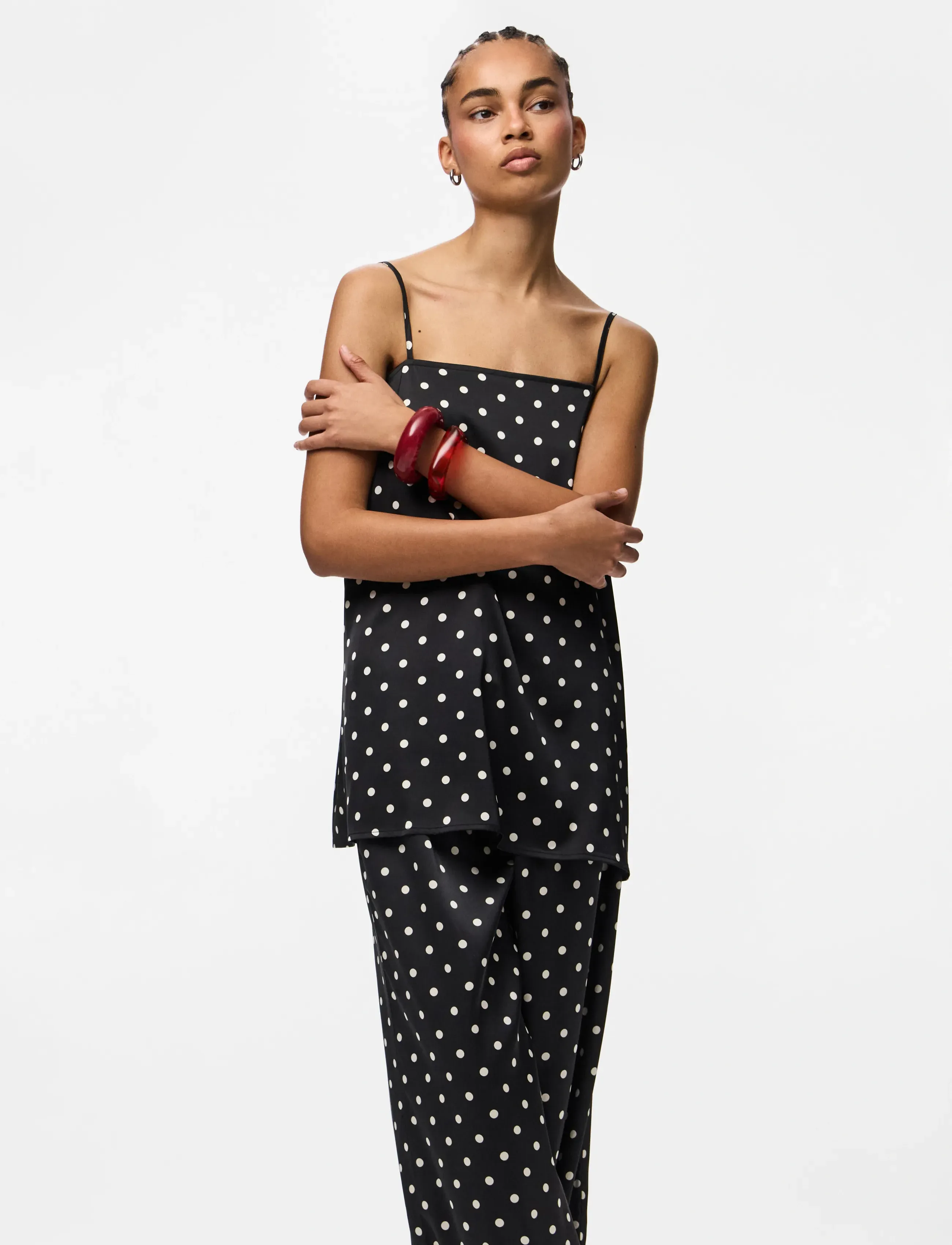 Pieces - PCJYTTA STRAP SATIN TOP WVN D2D - sleeveless blouses - black - 5