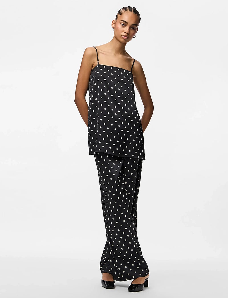Pieces - PCJYTTA STRAP SATIN TOP WVN D2D - Ærmeløse bluser - black - 3