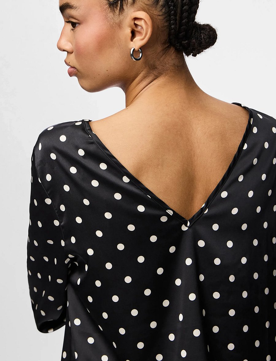 Pieces - PCJYTTA LS SATIN TOP WVN D2D - pitkähihaiset puserot - black - 4