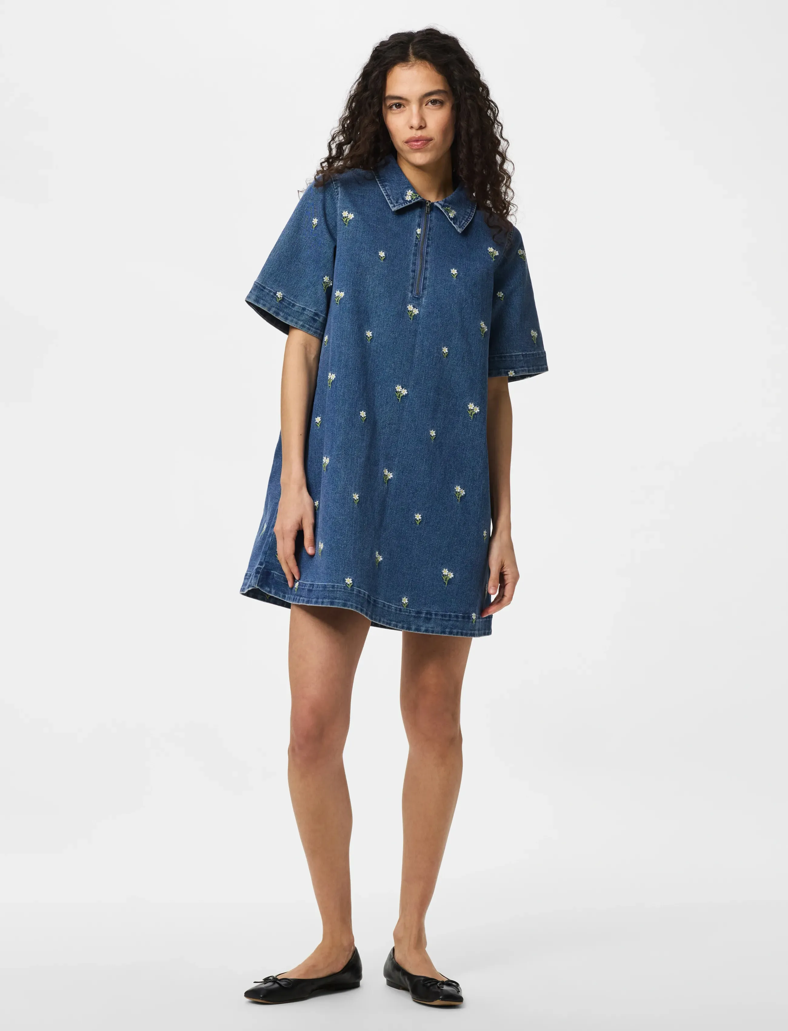 Pieces - PCFLORA SS DENIM EMB DRESS - denimkjoler - medium blue denim - 4