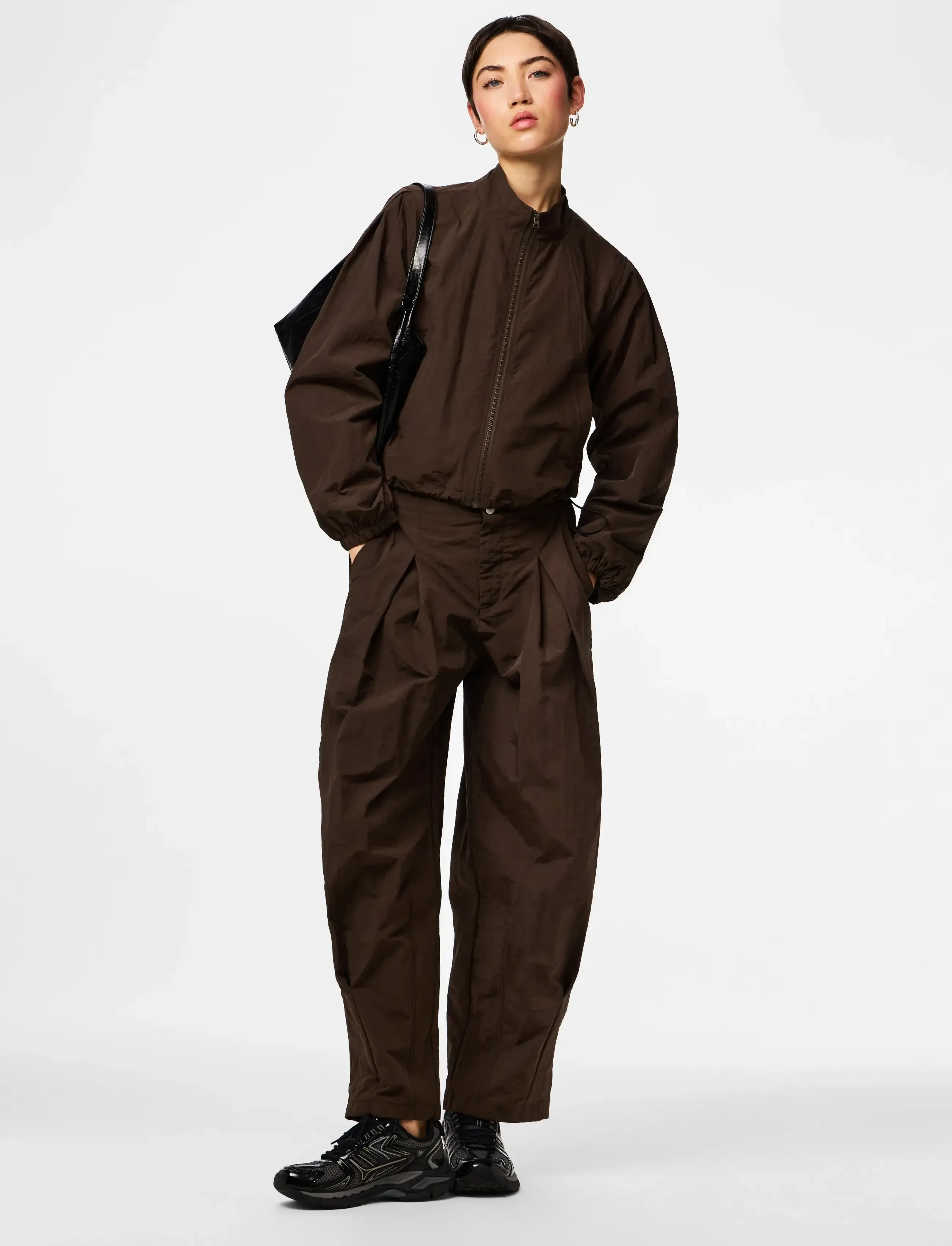 PIECES Pcjabina Mw Barrel Pants Wvn D2D chinos dam – bild 6