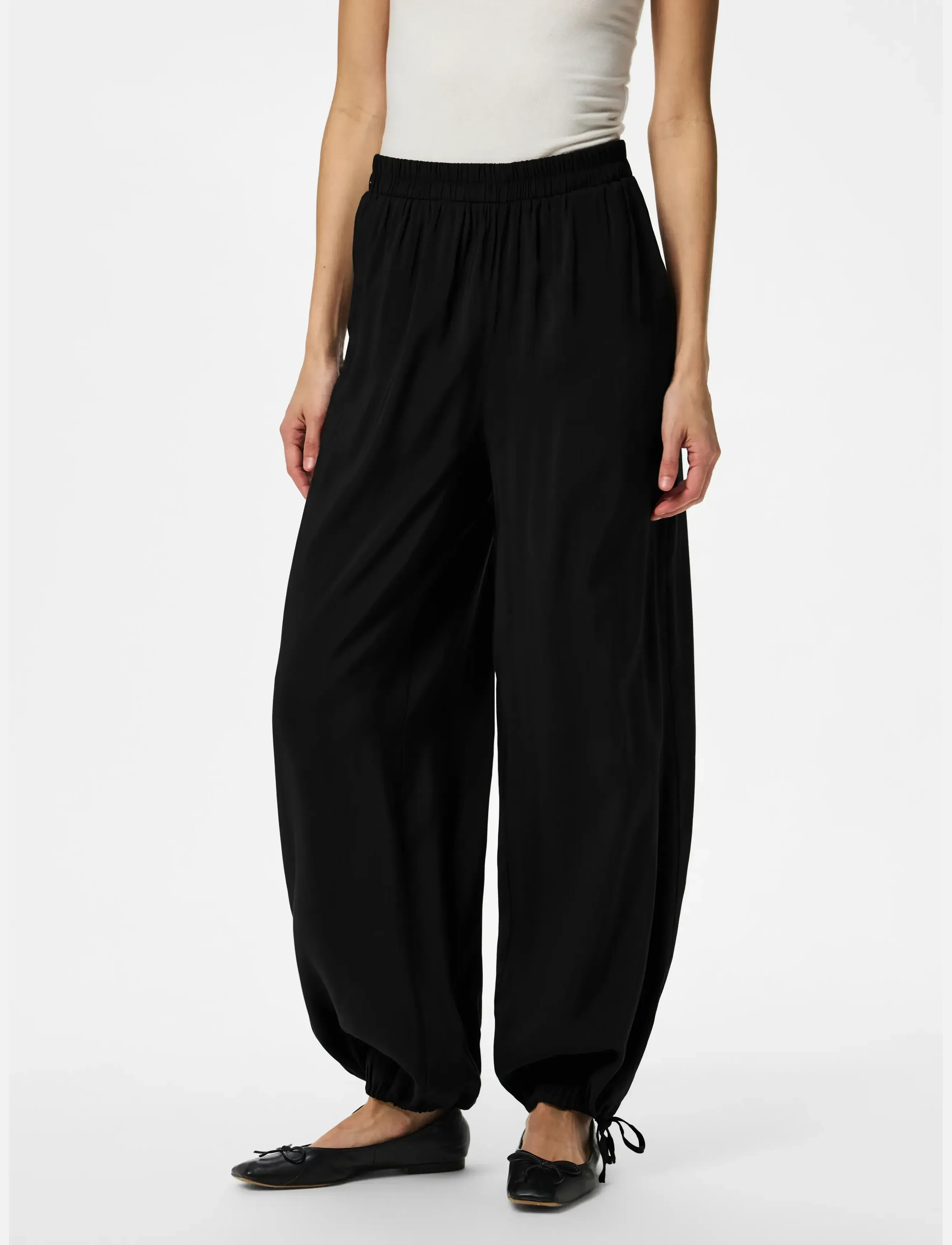 Pieces PCALAIA HW BALLOON PANTS WVN - Bukser - BLACK / black