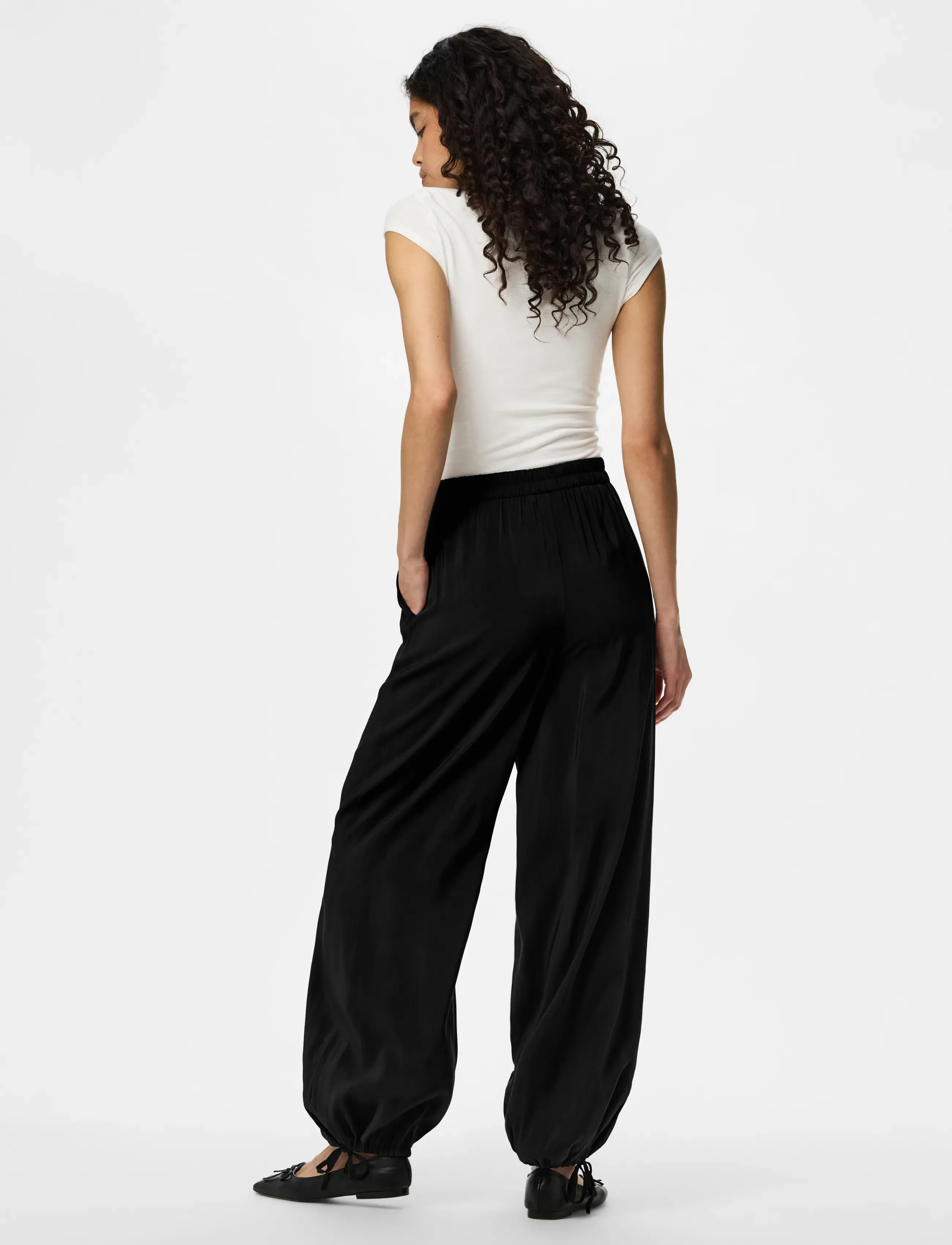 Pieces - PCALAIA HW BALLOON PANTS WVN - barrel-püksid - black - 2