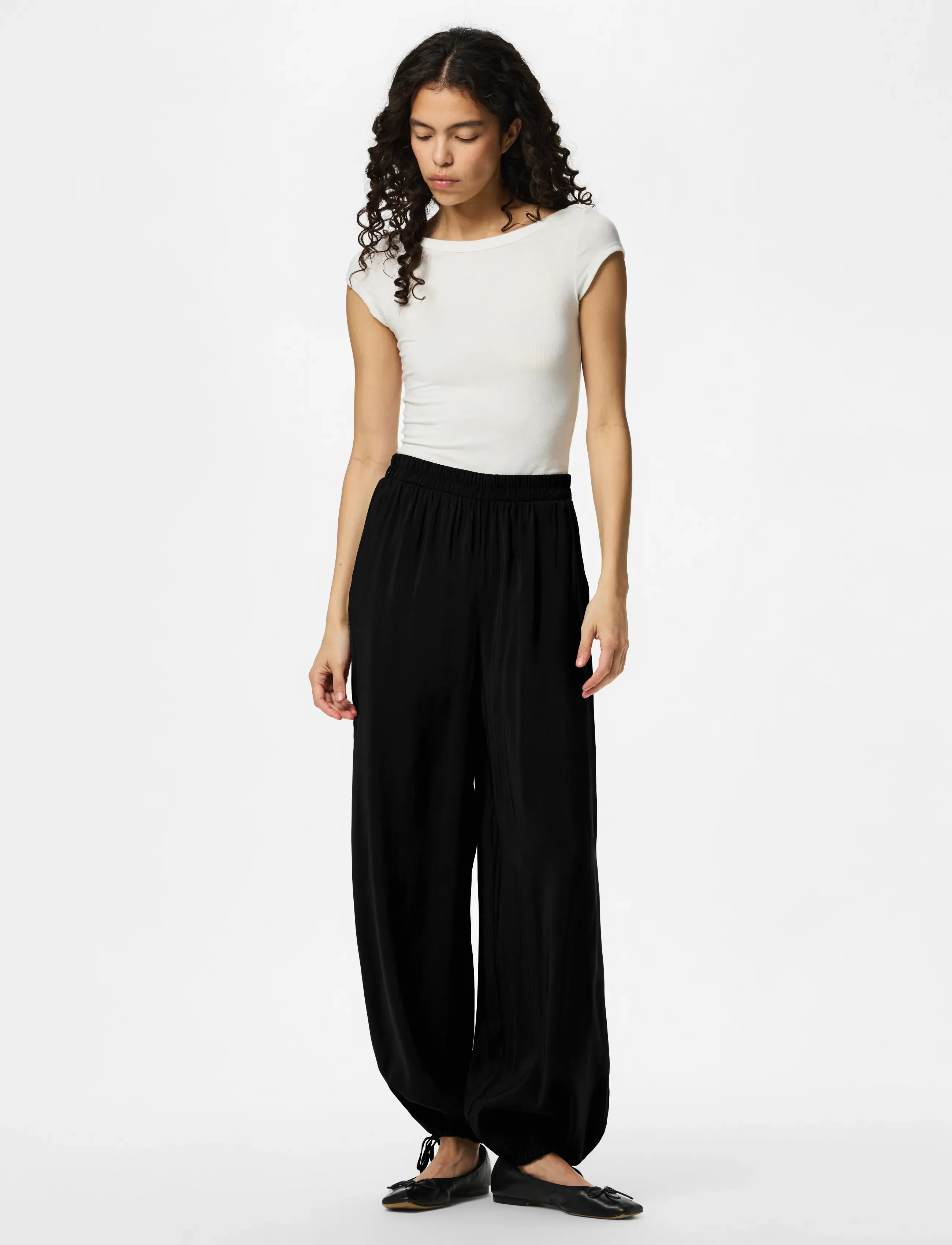 Pieces - PCALAIA HW BALLOON PANTS WVN - barrel-püksid - black - 3