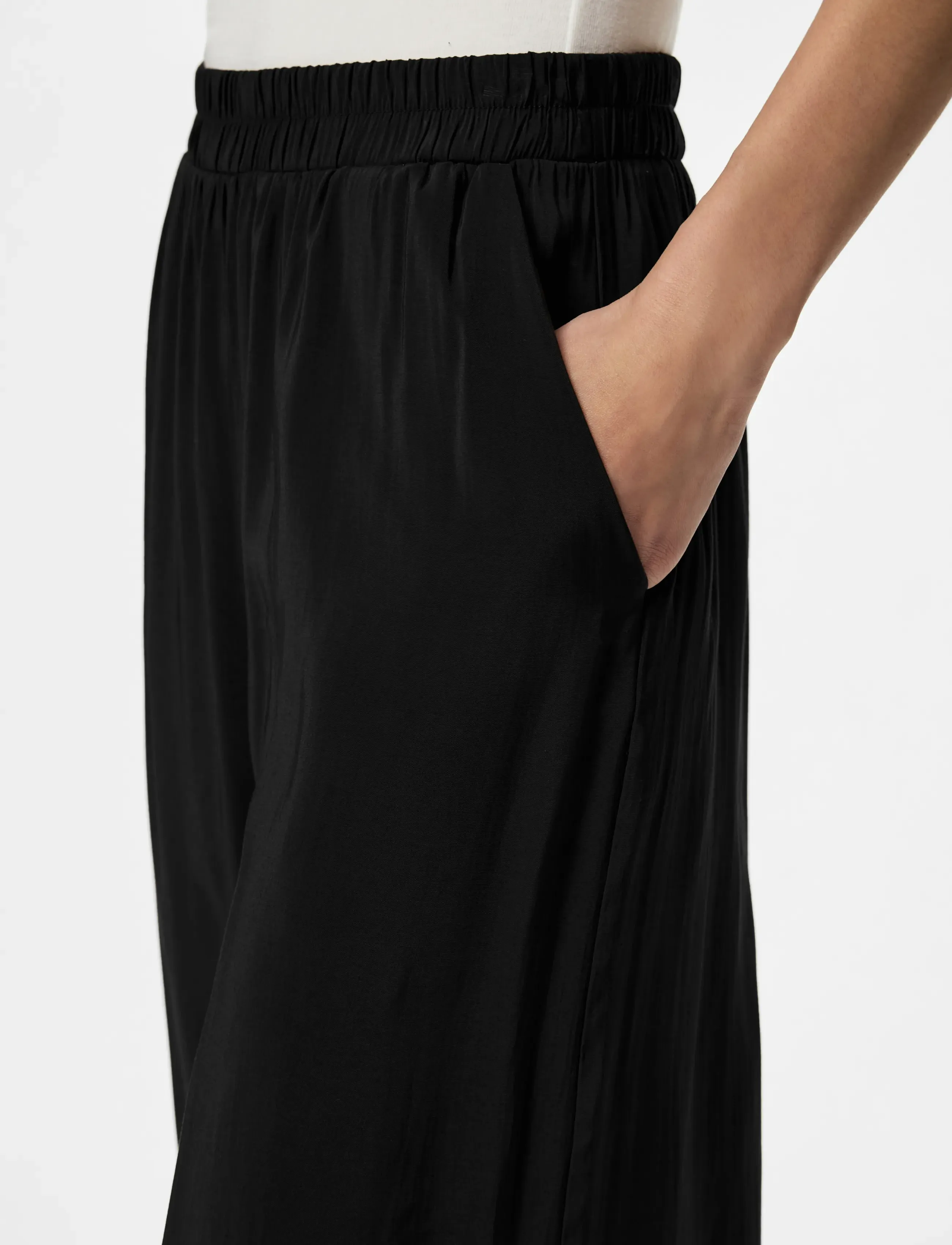 Pieces - PCALAIA HW BALLOON PANTS WVN - barrel-püksid - black - 4