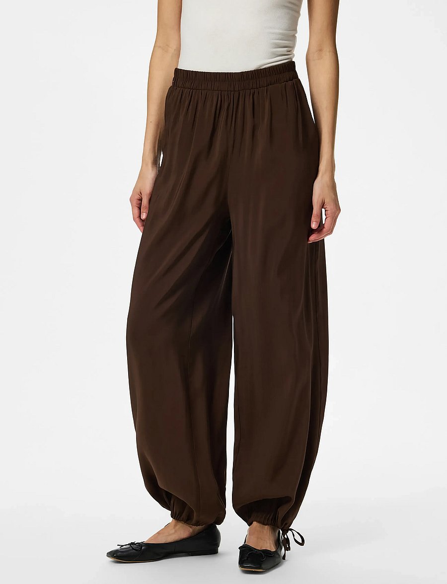 Pieces - PCALAIA HW BALLOON PANTS WVN - hosen mit geradem bein - chicory coffee - 0