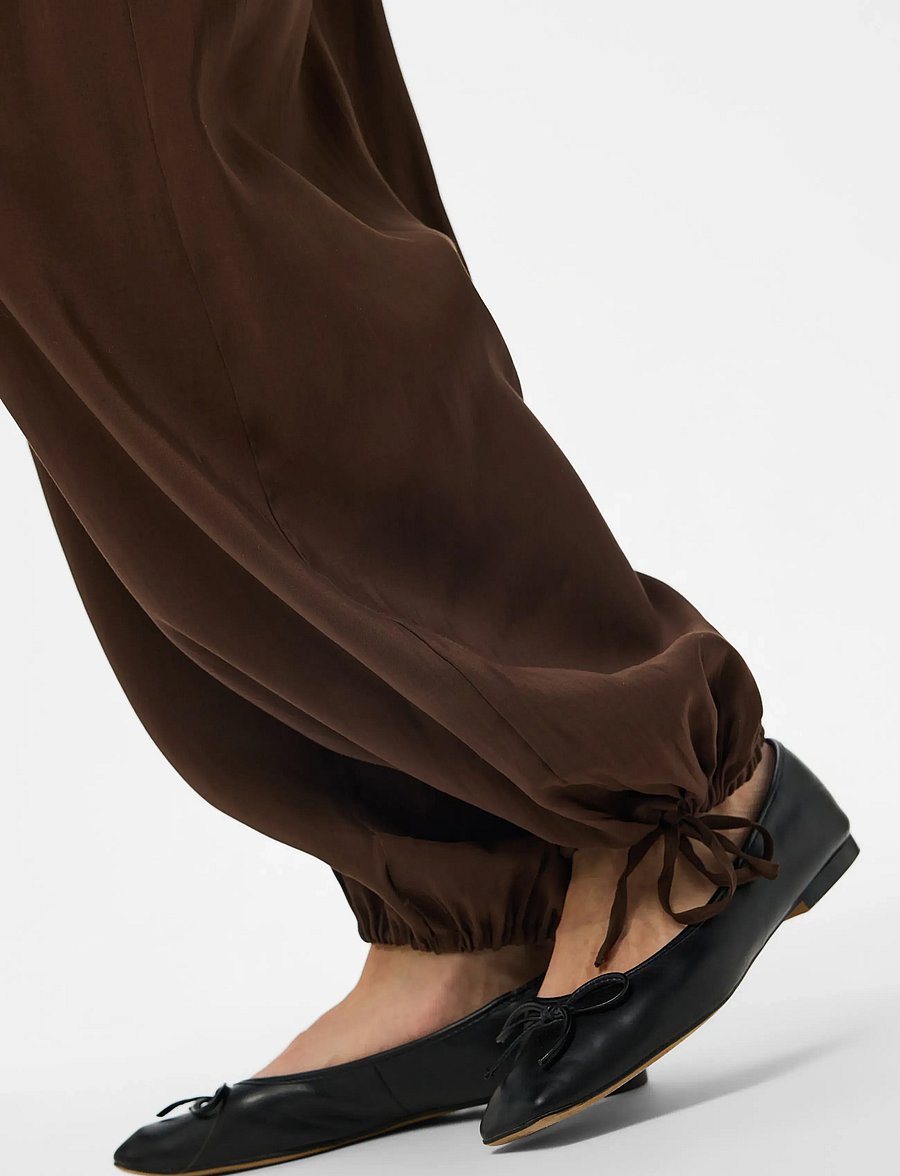 Pieces - PCALAIA HW BALLOON PANTS WVN - hosen mit geradem bein - chicory coffee - 5