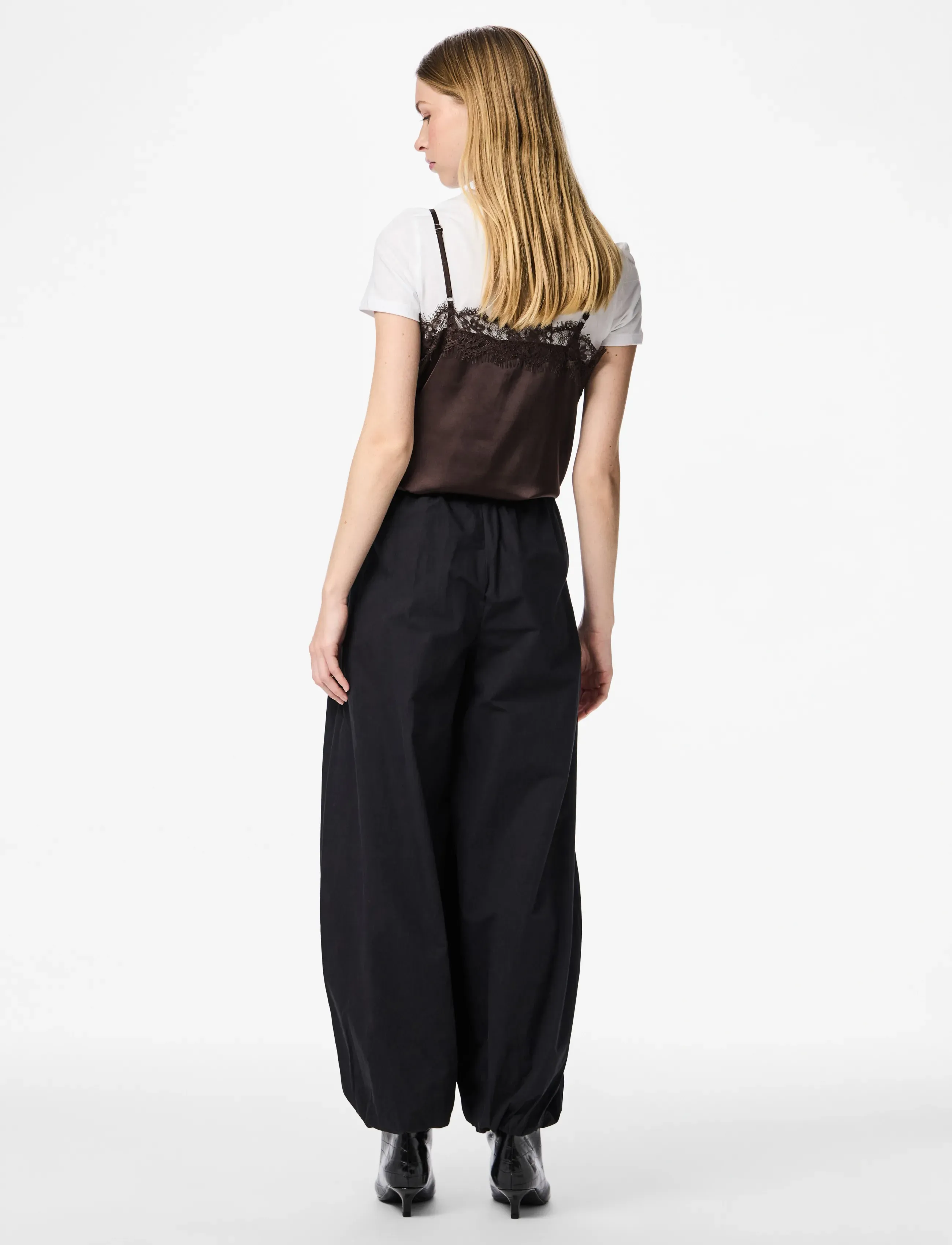 Pieces - PCBELLA MW BALLOON WVN PANTS D2D - black - 3