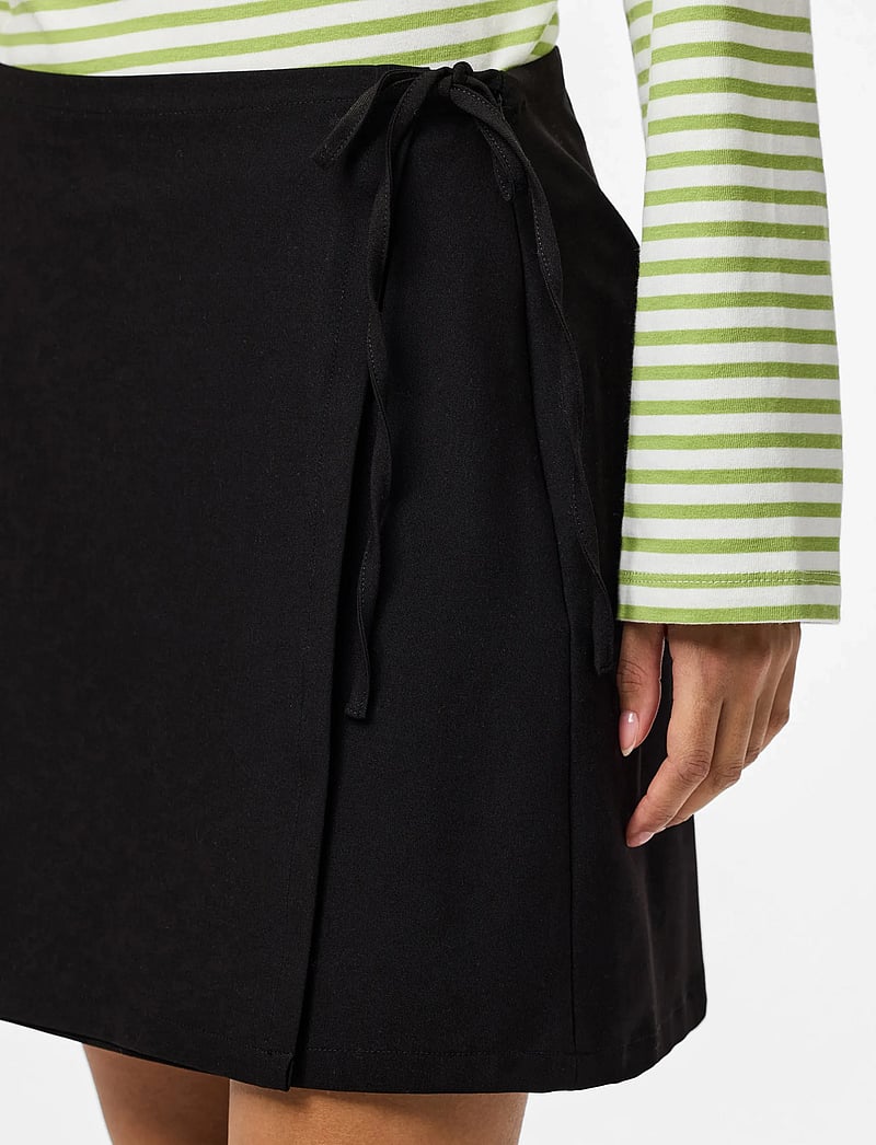Pieces - PCBOSELLA MW WRAP SKIRT NOOS BC - black - 5