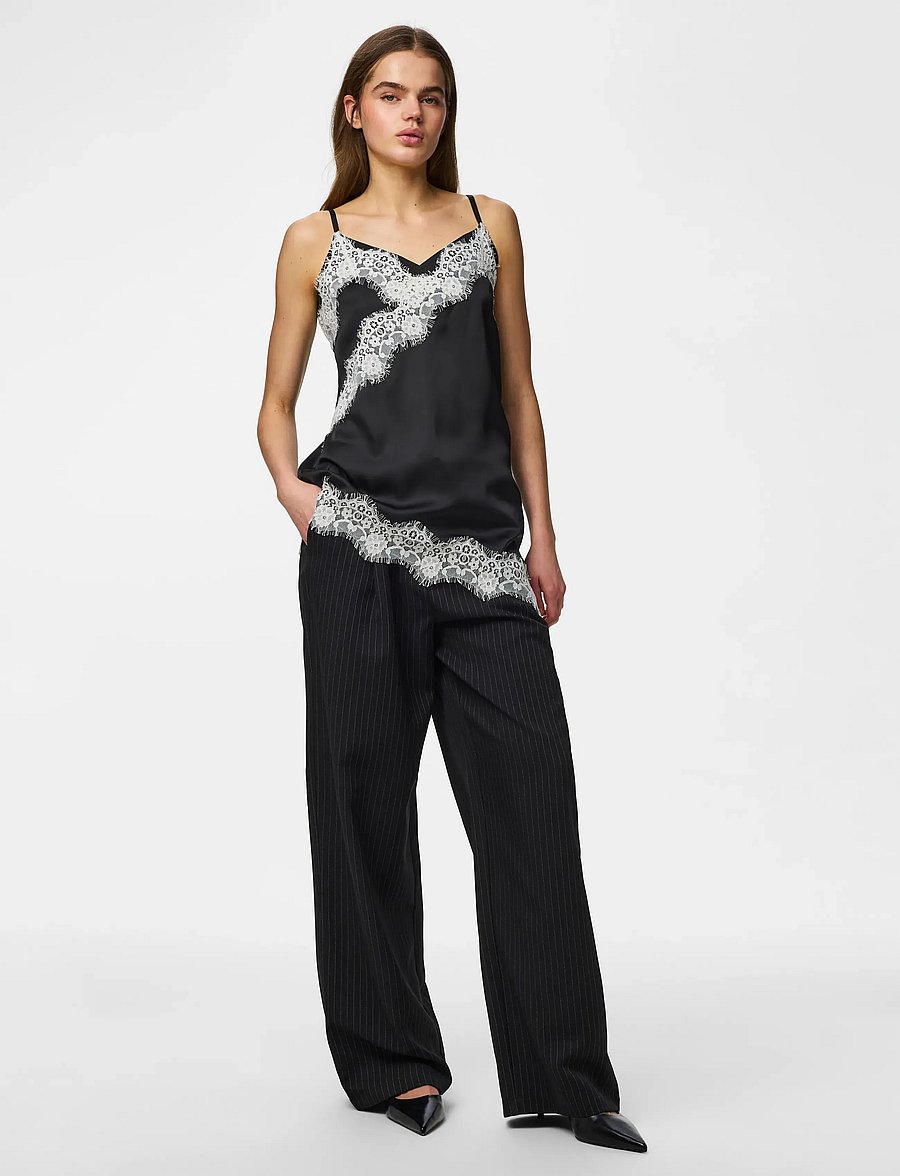 Pieces - PCARIEL ASSYMETRIC LACE TOP D2D PP BC - Ärmellose tops - black - 4