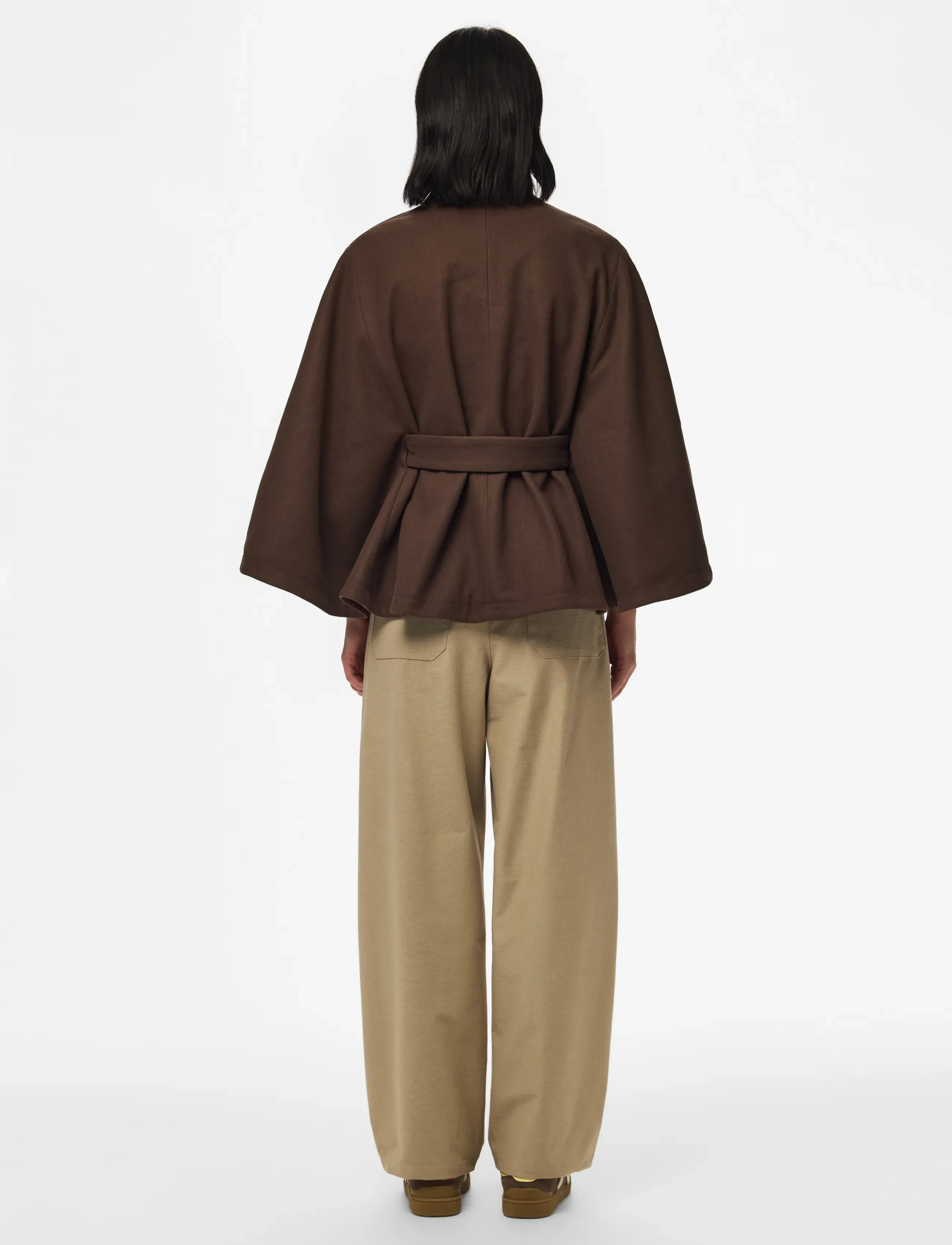 Pieces - PCAIKEN CAPE JACKET W. BELT BC - Õhukesed jakid - hot fudge - 3