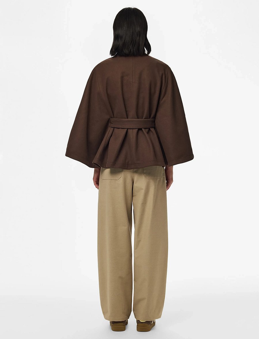 Pieces - PCAIKEN CAPE JACKET W. BELT BC - Õhukesed jakid - hot fudge - 3