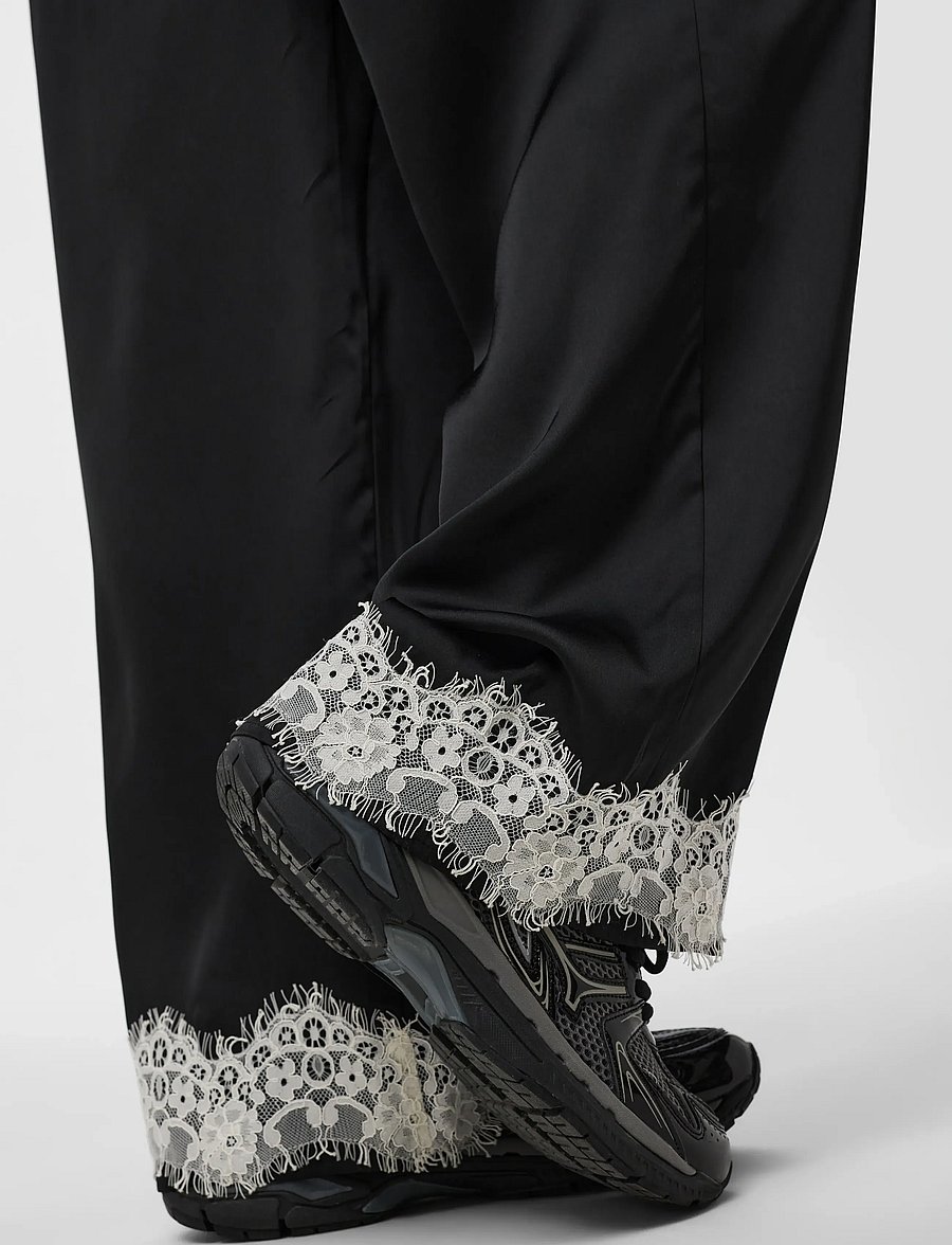 Pieces - PCARIEL HW WIDE LACE PANTS D2D PP - hosen mit weitem bein - black - 5