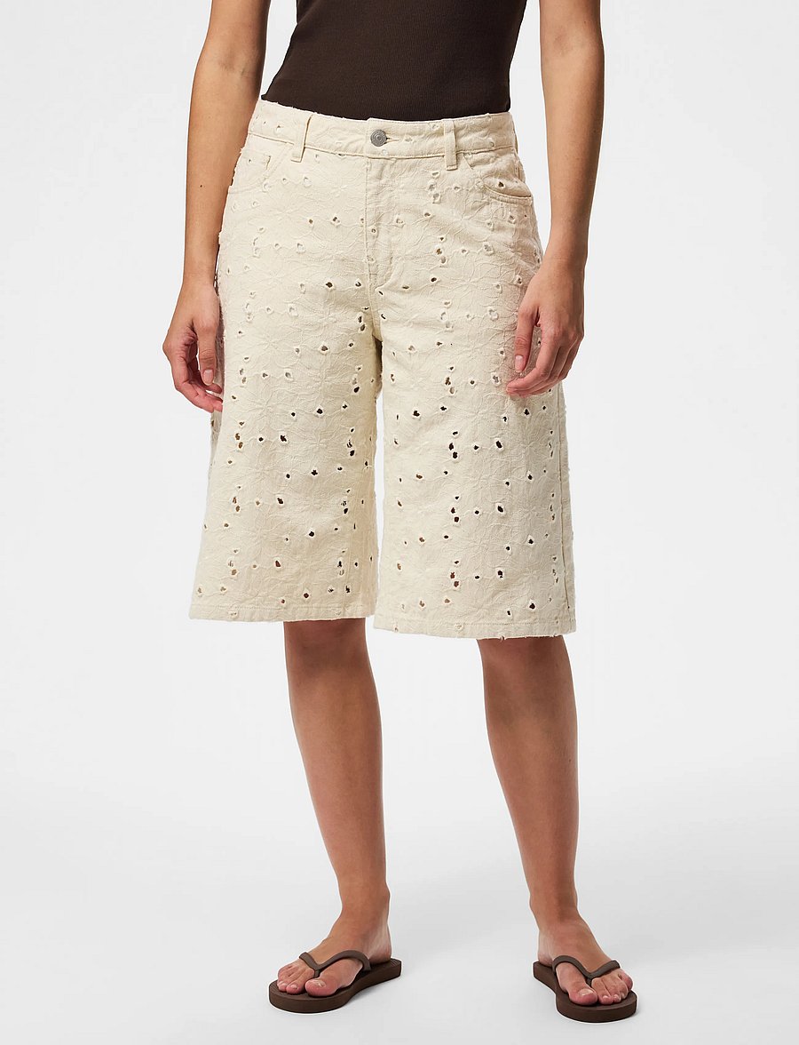 Pieces - PCELLA MW JORTS DNM D2D - bermudashorts - ecru - 0