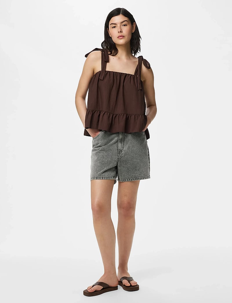 Pieces - PCJULIA SL PEPLUM TOP WVN D2D - Ärmellose blusen - hot fudge - 4