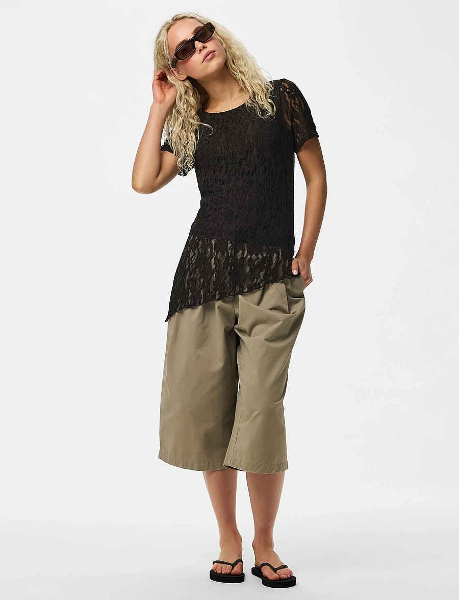 Pieces - PCARIANA SS ASYMMETRIC LACE TOP D2D - t-shirts - black - 3