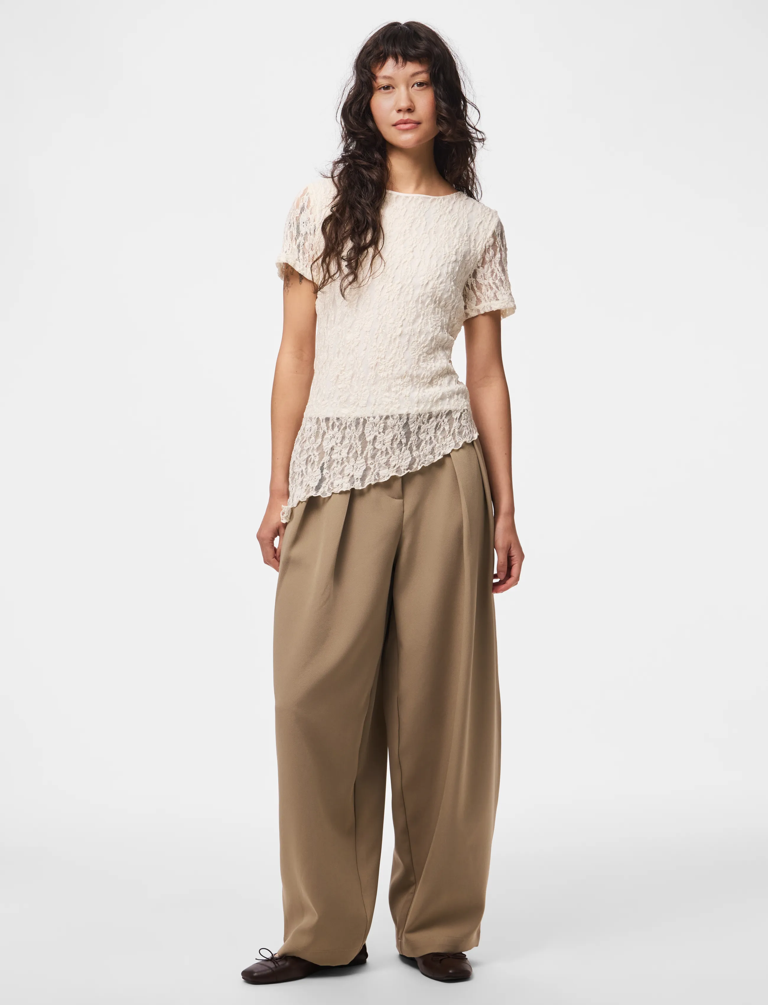 Pieces - PCARIANA SS ASYMMETRIC LACE TOP D2D - sommerschnäppchen - cloud dancer - 4