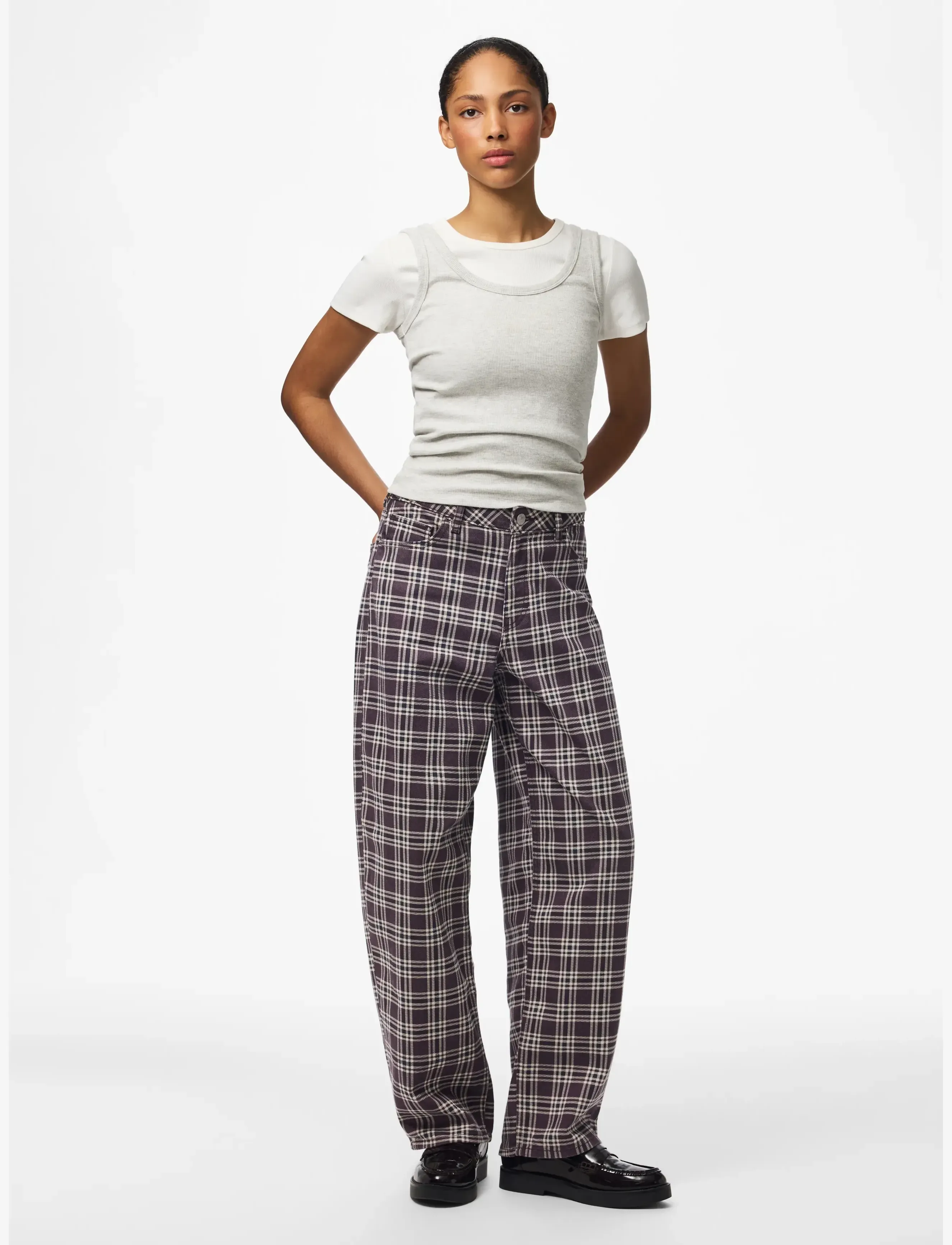 PIECES Pcgrace Mw Barrel Ank Printed Jeans Dnm dam – bild 3