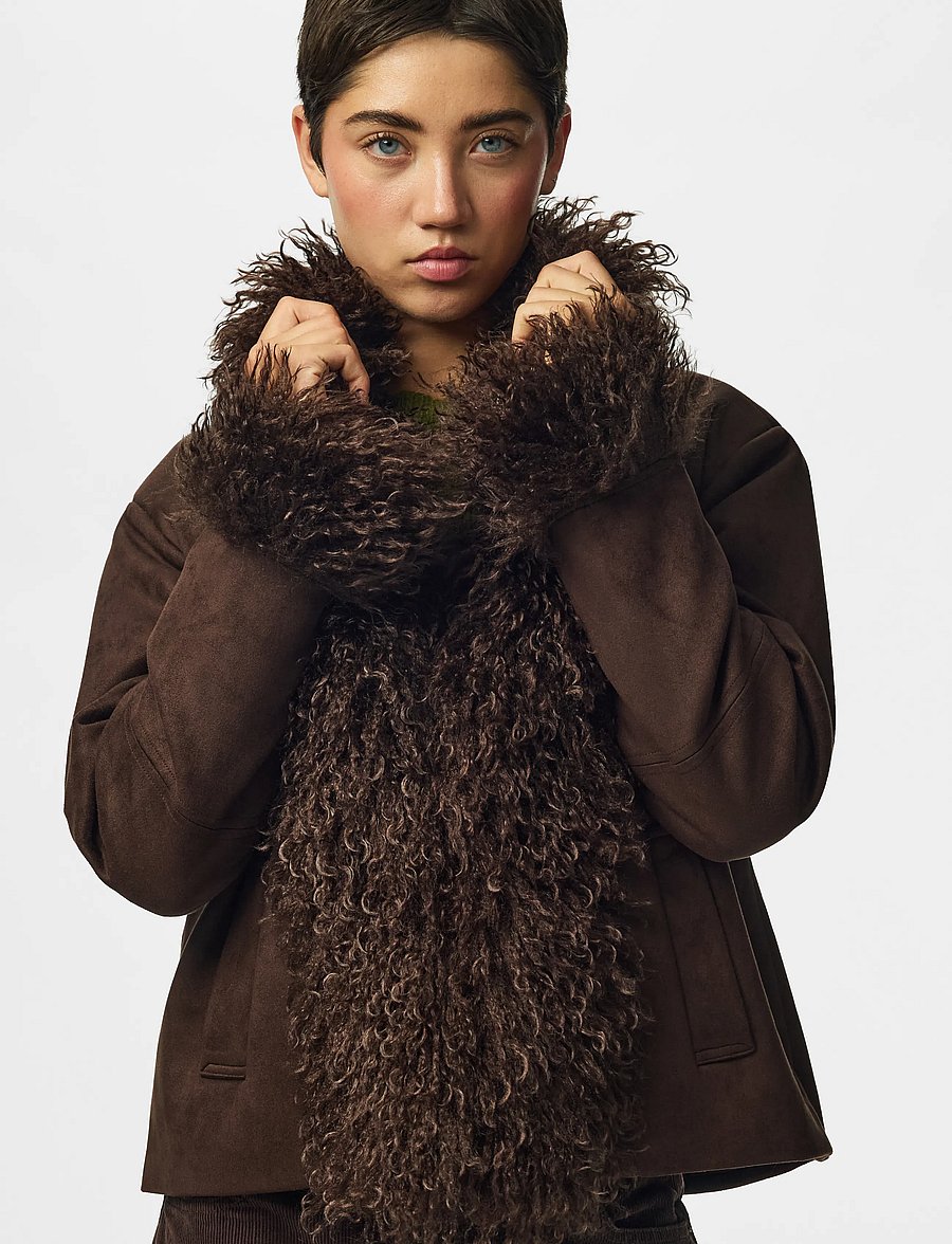 Pieces - PCNANNA BRUSHED SHORT JACKET - faux fur jakker - hot fudge - 4