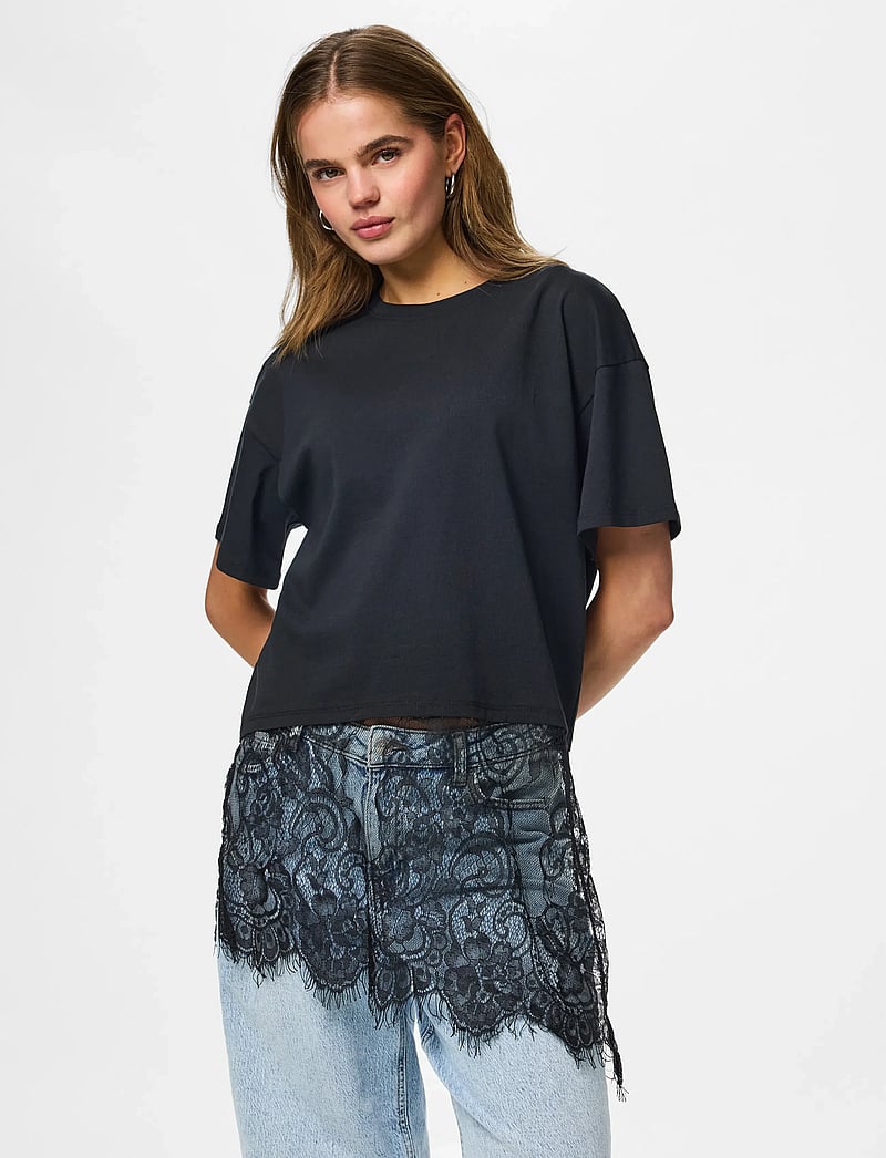 Pieces - PCMAVE SS LACE T-SHIRT JRS DM - t-shirts - black - 0