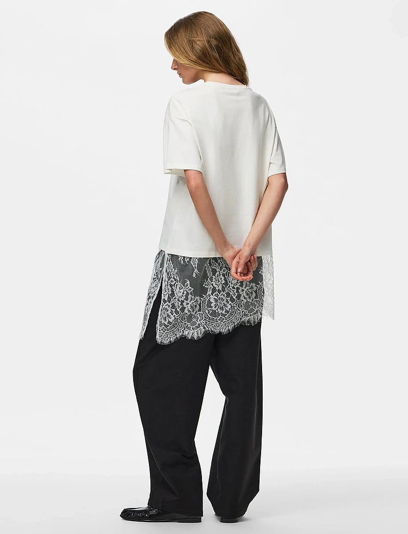 Pieces - PCMAVE SS LACE T-SHIRT JRS DM - t-shirts - cloud dancer - 3