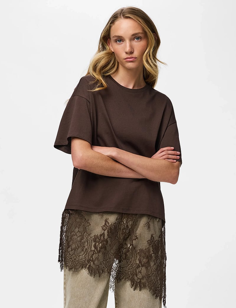 Pieces - PCMAVE SS LACE T-SHIRT JRS DM - t-shirts - hot fudge - 0