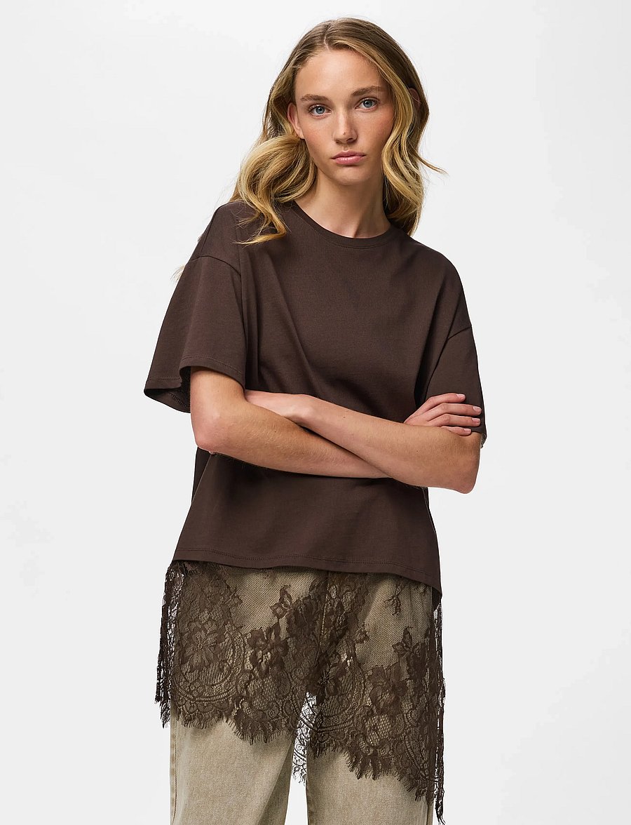 Pieces - PCMAVE SS LACE T-SHIRT JRS DM - t-shirts - hot fudge - 0
