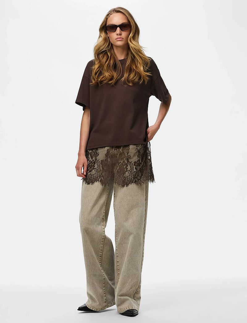 Pieces - PCMAVE SS LACE T-SHIRT JRS DM - t-shirts - hot fudge - 4