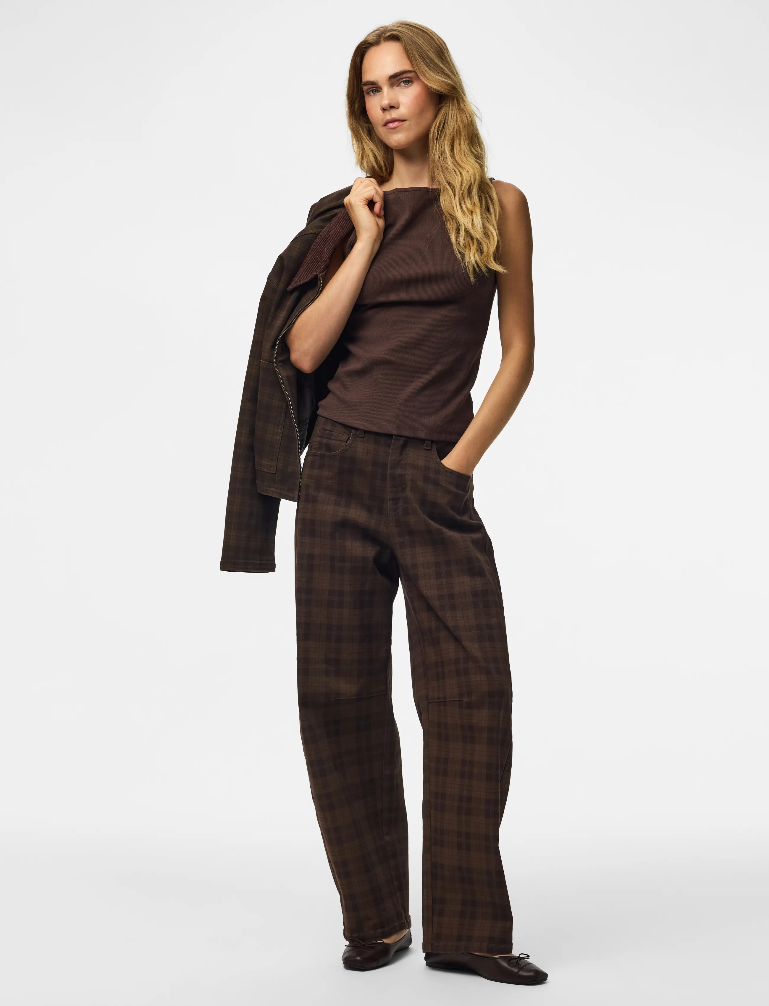 PIECES Pcvera Mw Barrel Check Jeans Dnm dam – bild 7