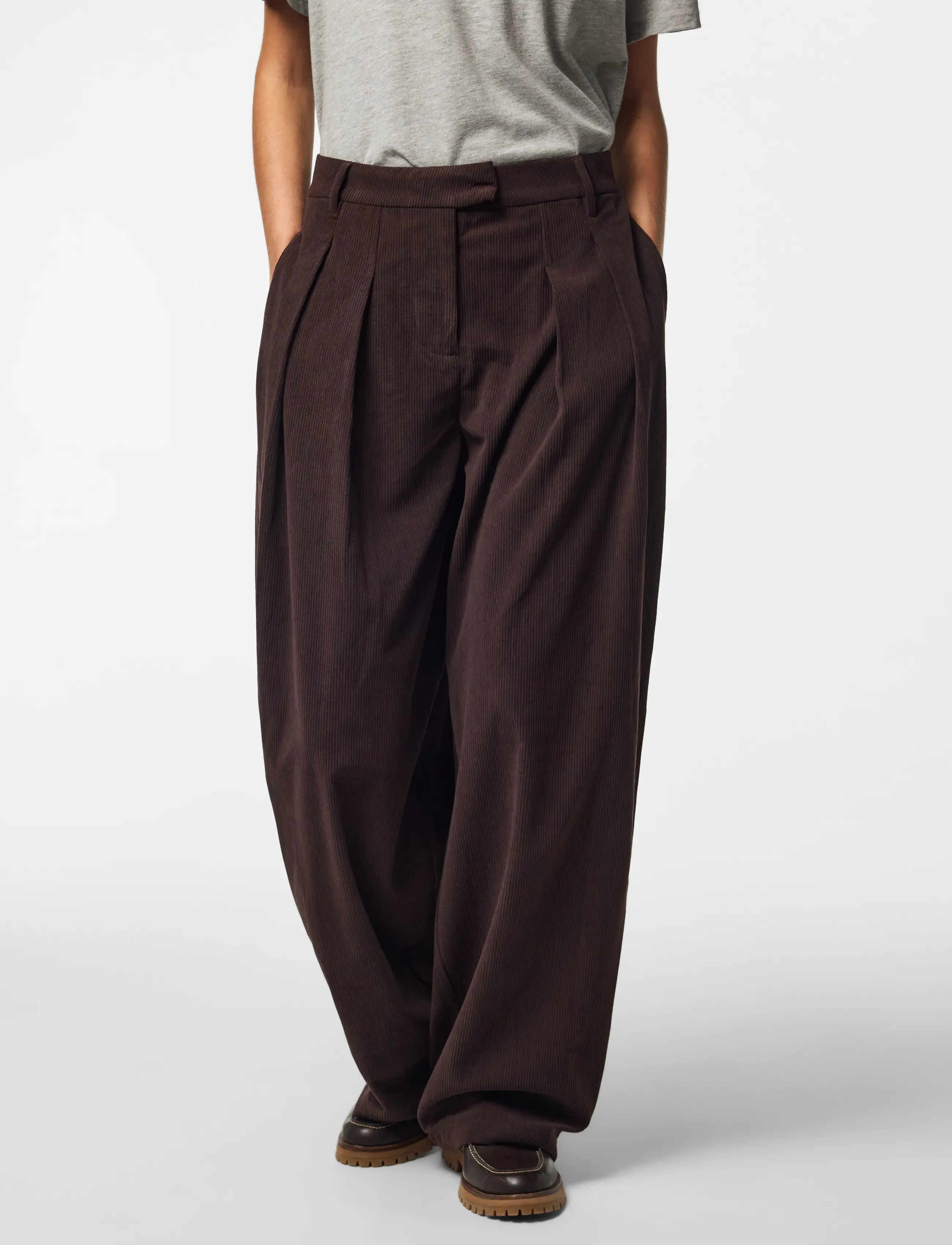 Pieces PCABBA BARREL CORDUROY PANTS D2D - Barrel-bukser - CHOCOLATE PLUM / brown