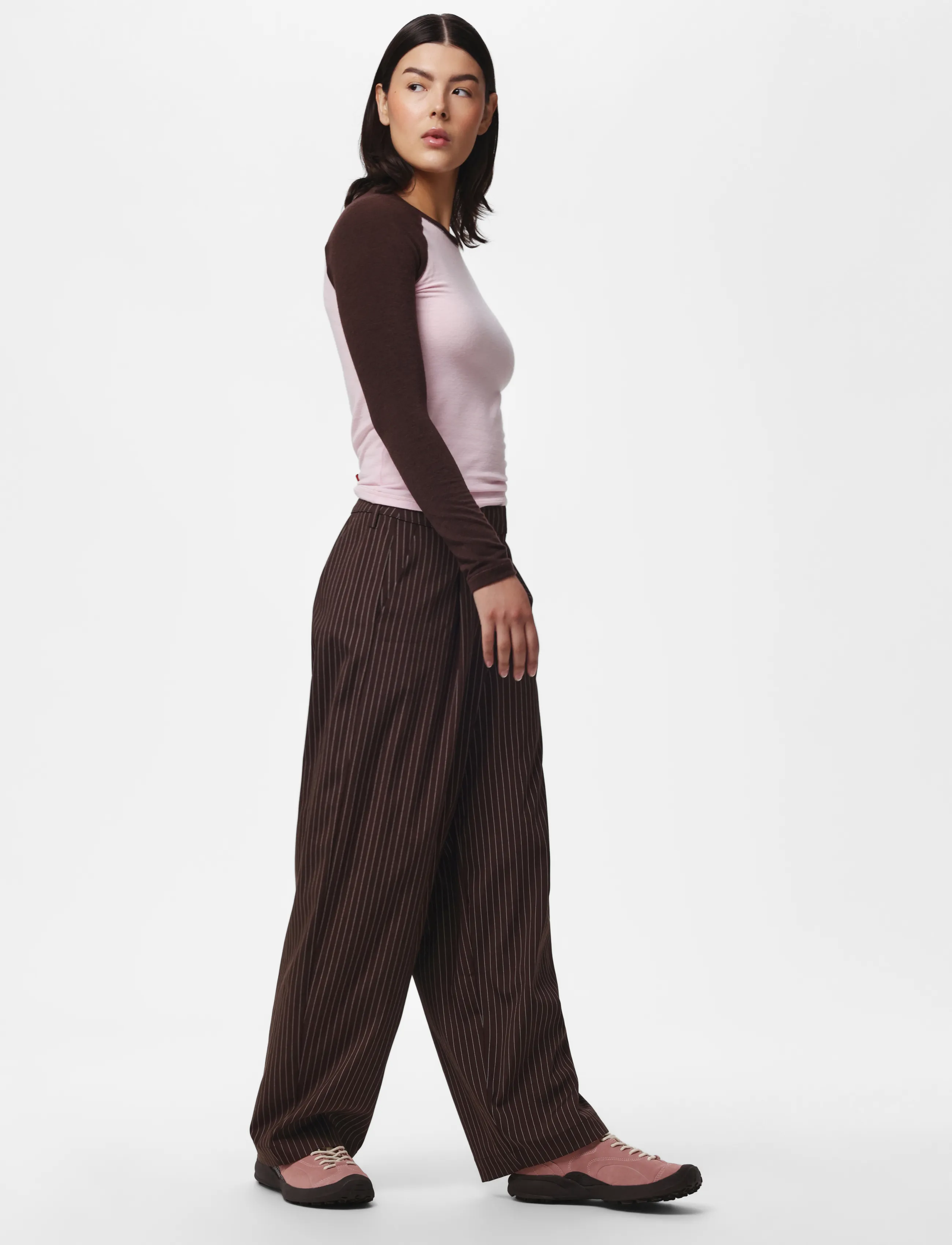 PIECES Pcanja Bosella Mw Barrel Pants Wvn D2D chinos dam – bild 5