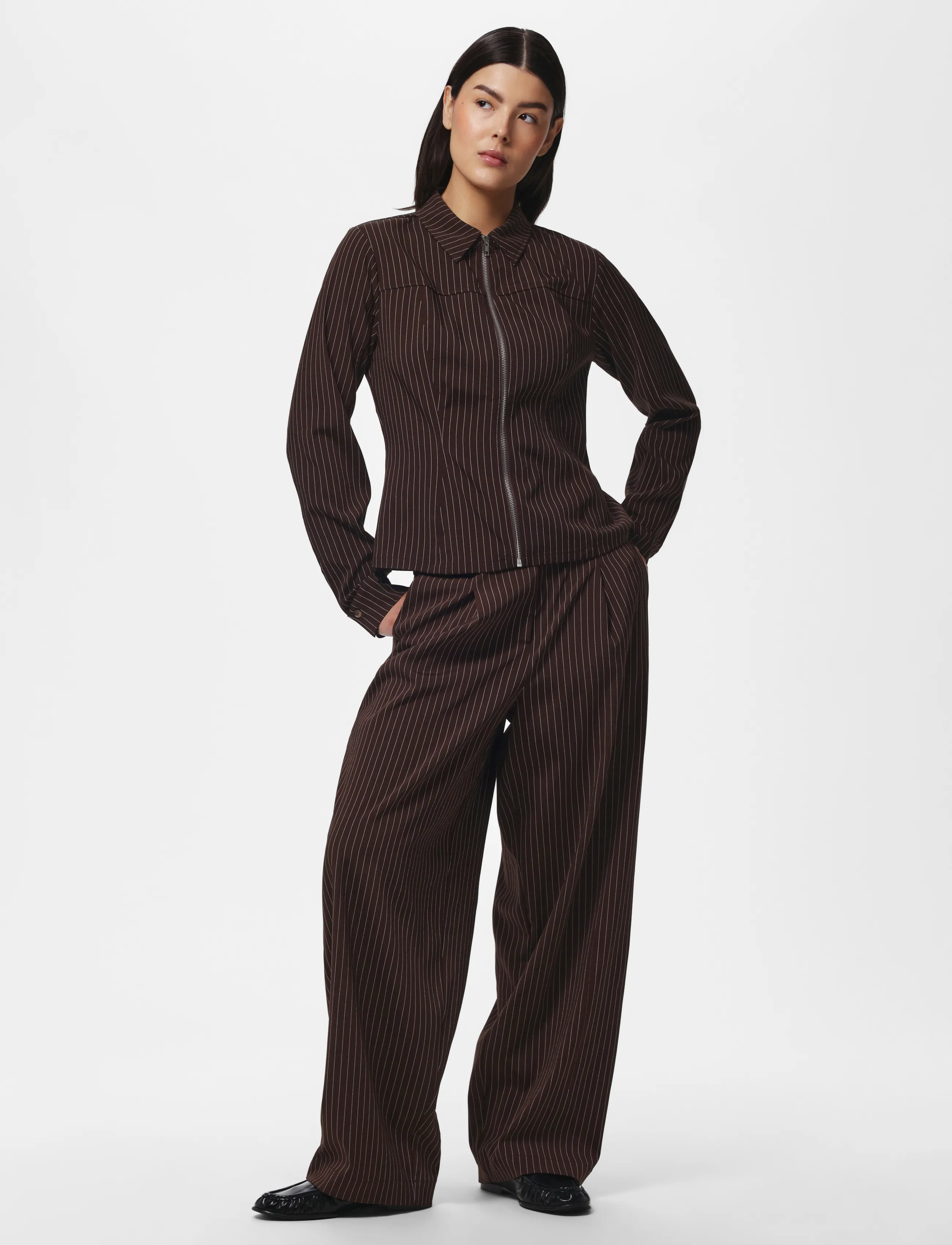PIECES Pcanja Bosella Mw Barrel Pants Wvn D2D chinos dam – bild 6