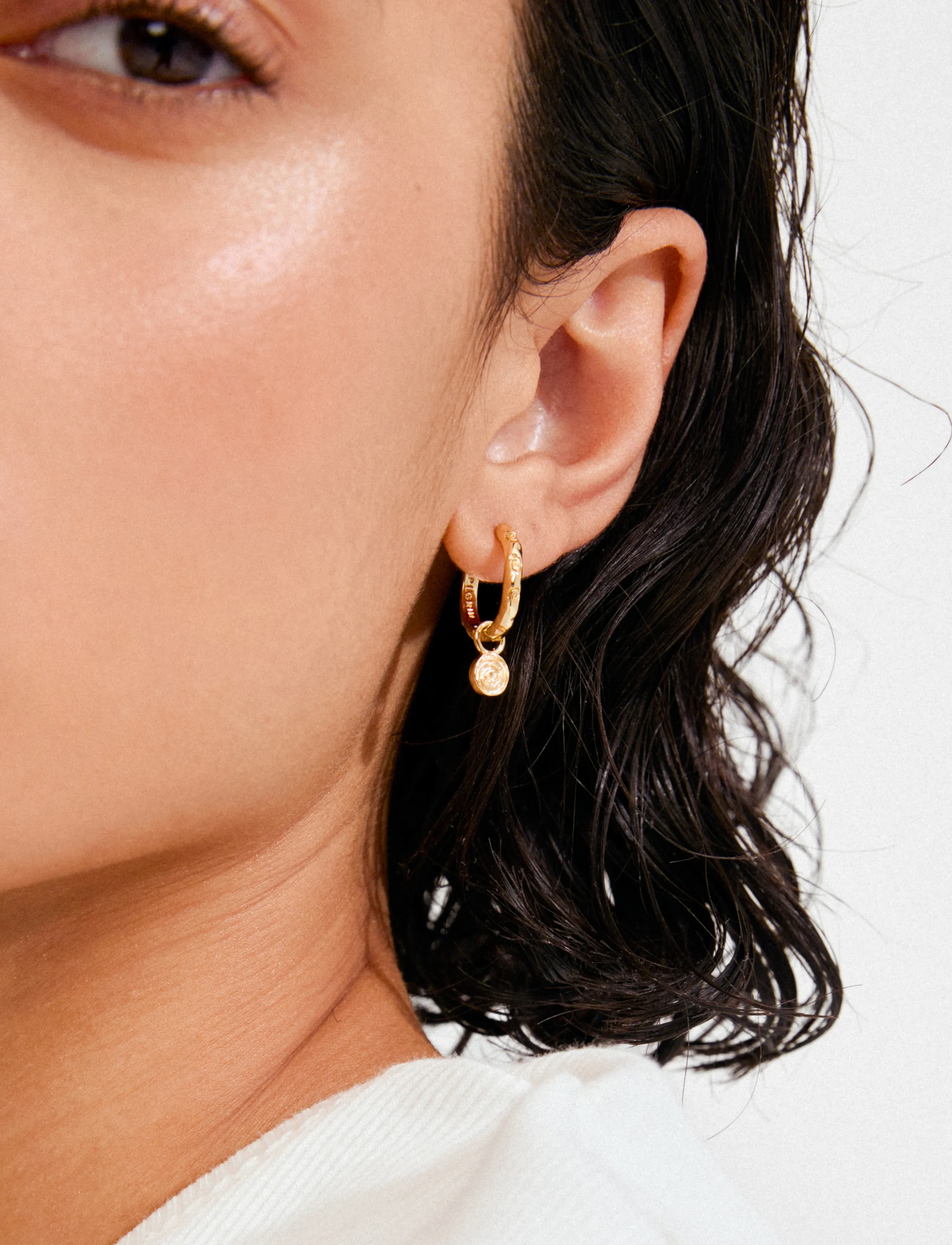 PILGRIM Fire Hoop Earrings Gold-Plated örhängen dam – bild 3