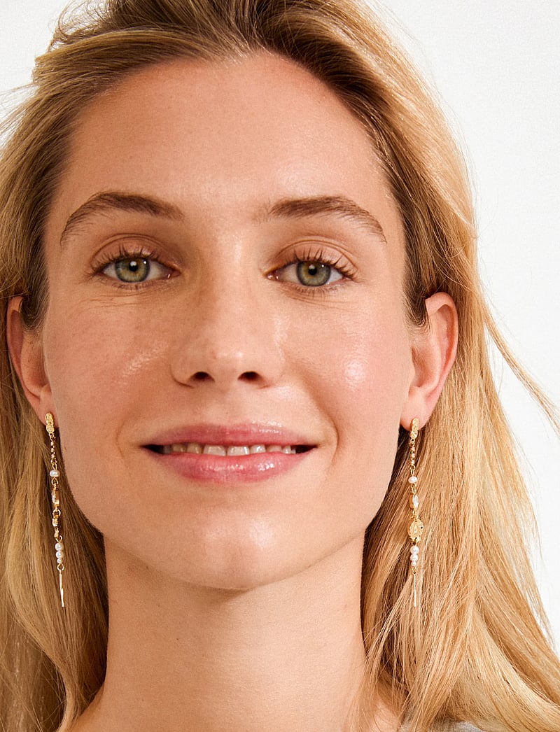 Pilgrim - FIRE earrings gold-plated - perleøreringe - gold plated - 0