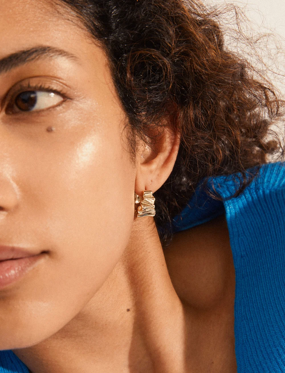 Pilgrim - WILLPOWER recycled huggie hoop earrings - hoops - gold plated - 2