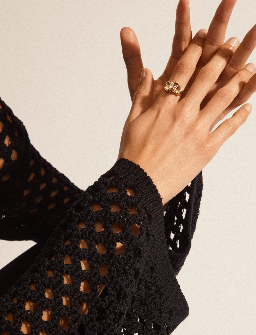 Pilgrim - WILLPOWER recycled sculptural ring - konfirmationstøj - gold plated - 2