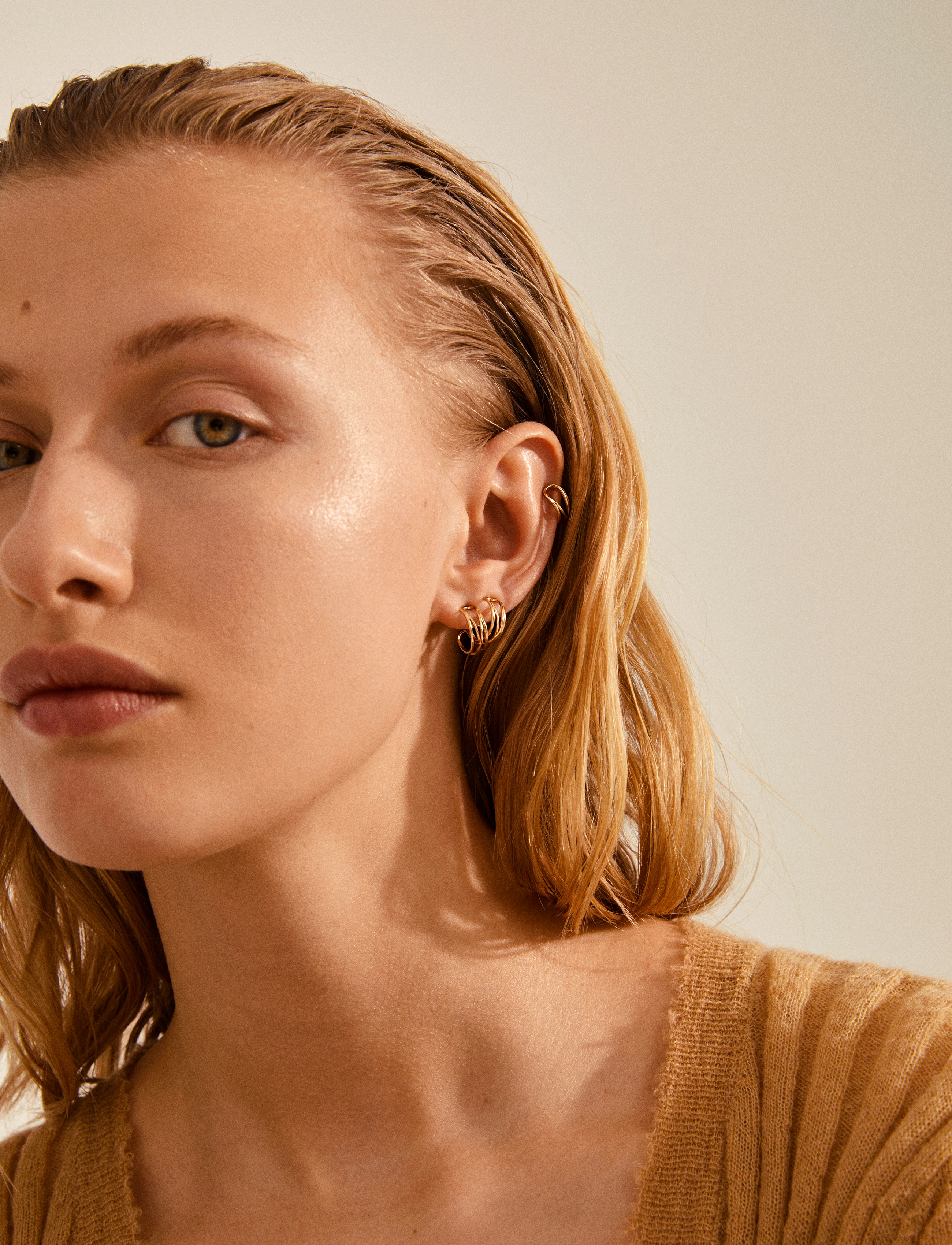 Pilgrim - NATIVE BEAUTY small huggie hoops and ear cuff - gold plated - 1
