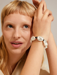 Pilgrim - RHYTHM pearl bracelet gold-plated - pērļu rokassprādzes - white - 2