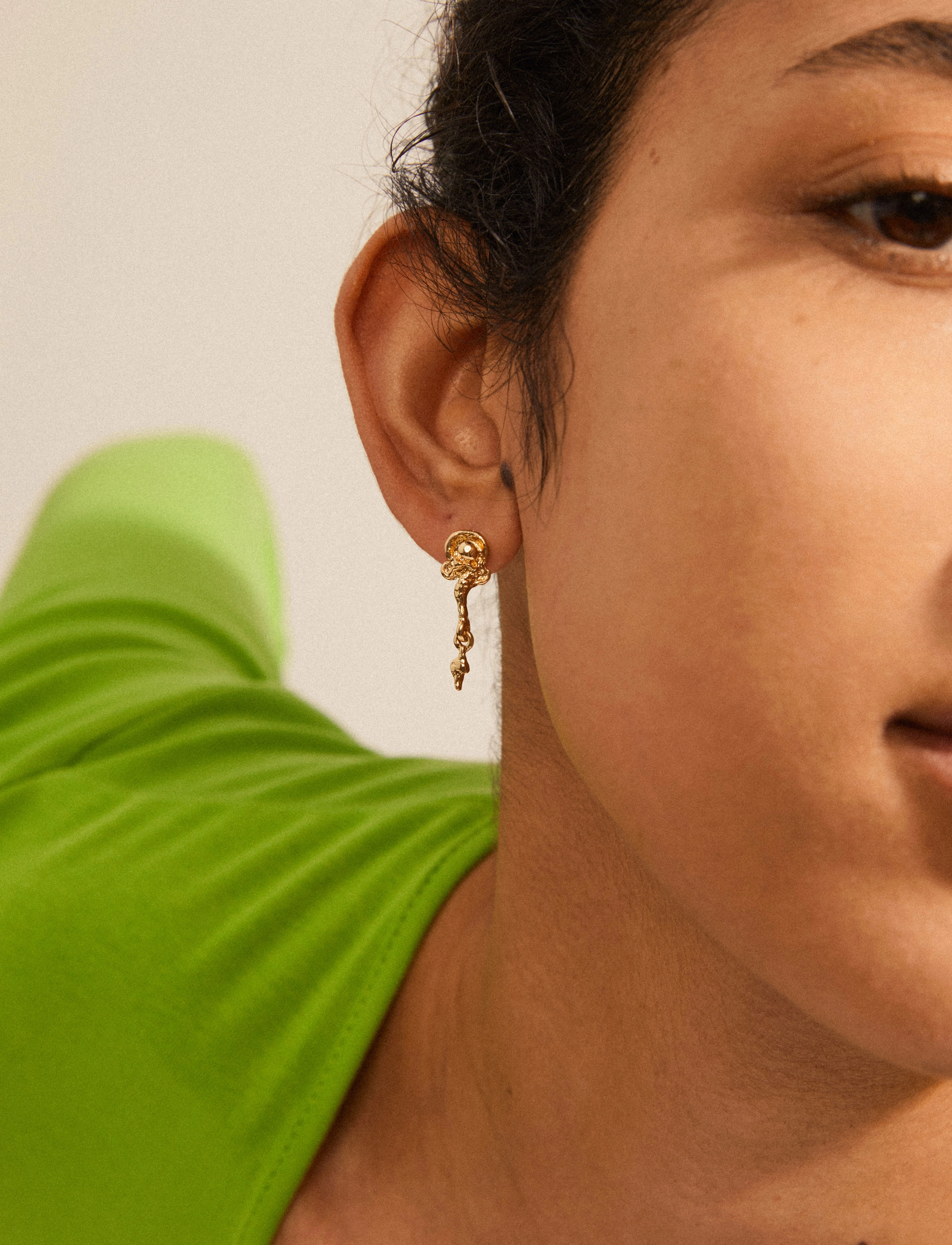 Pilgrim - SOLIDARITY recycled organic shaped earrings gold-plated - gold plated - 4